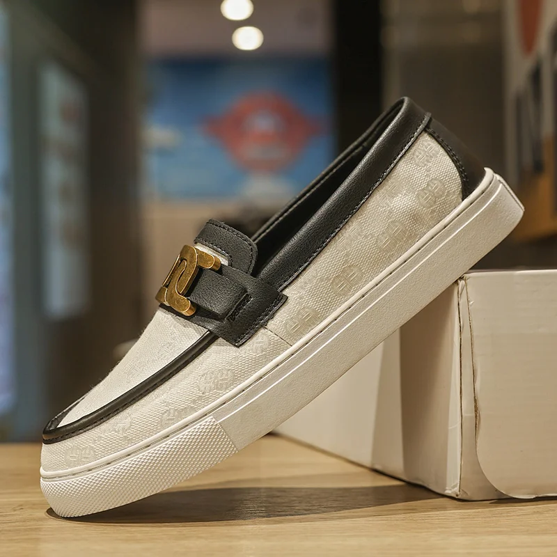 Nuove scarpe per il tempo libero per uomo mocassini alla moda bassi Slip On Bussiness scarpe Casual scarpe da barca piatte Sneakers in pelle di
