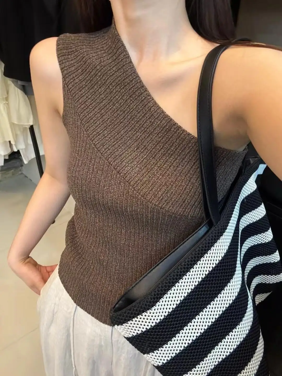 

French Style Skew Collar Hanging Neck Knitted Vest for Women's Outdoor Wear 2025 New Slim Fit Spicy Girl Strapless Y2k Top