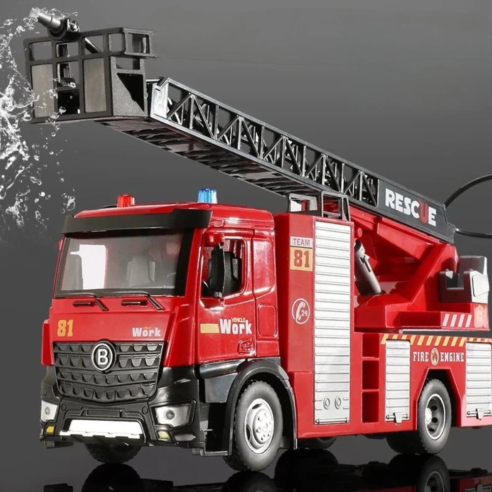 مقياس 1:18 سيارة مطافئ لعبة مجسمة سيارة ضوء الموسيقى سبيكة الجسم رذاذ الماء الرش نماذج السيارات لهدايا عيد ميلاد الأطفال #1
