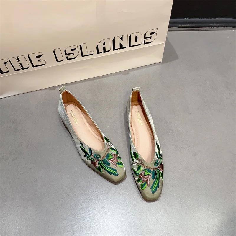 

Retro Women Shoes Fashion Embroidery Square Head Low Heels for Woman Exquisite Shallow Casual Shoes Designer Shoes Zapatos Mujer