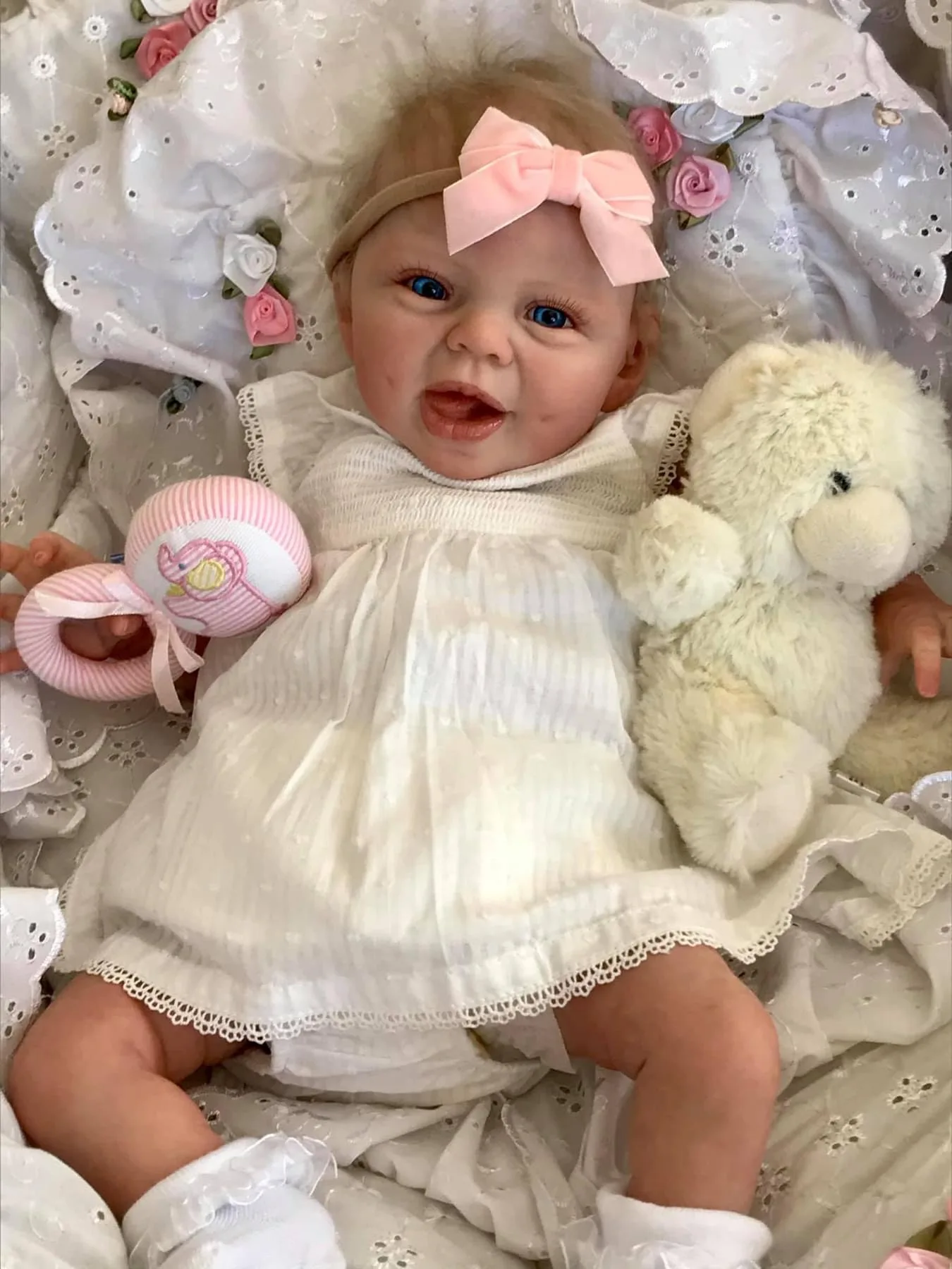 

1PC 22in/55cm Reborn Girl Doll - Soft cloth body, Soft Touch Reborn Toddler with curly blond hair Lifelike Real baby doll