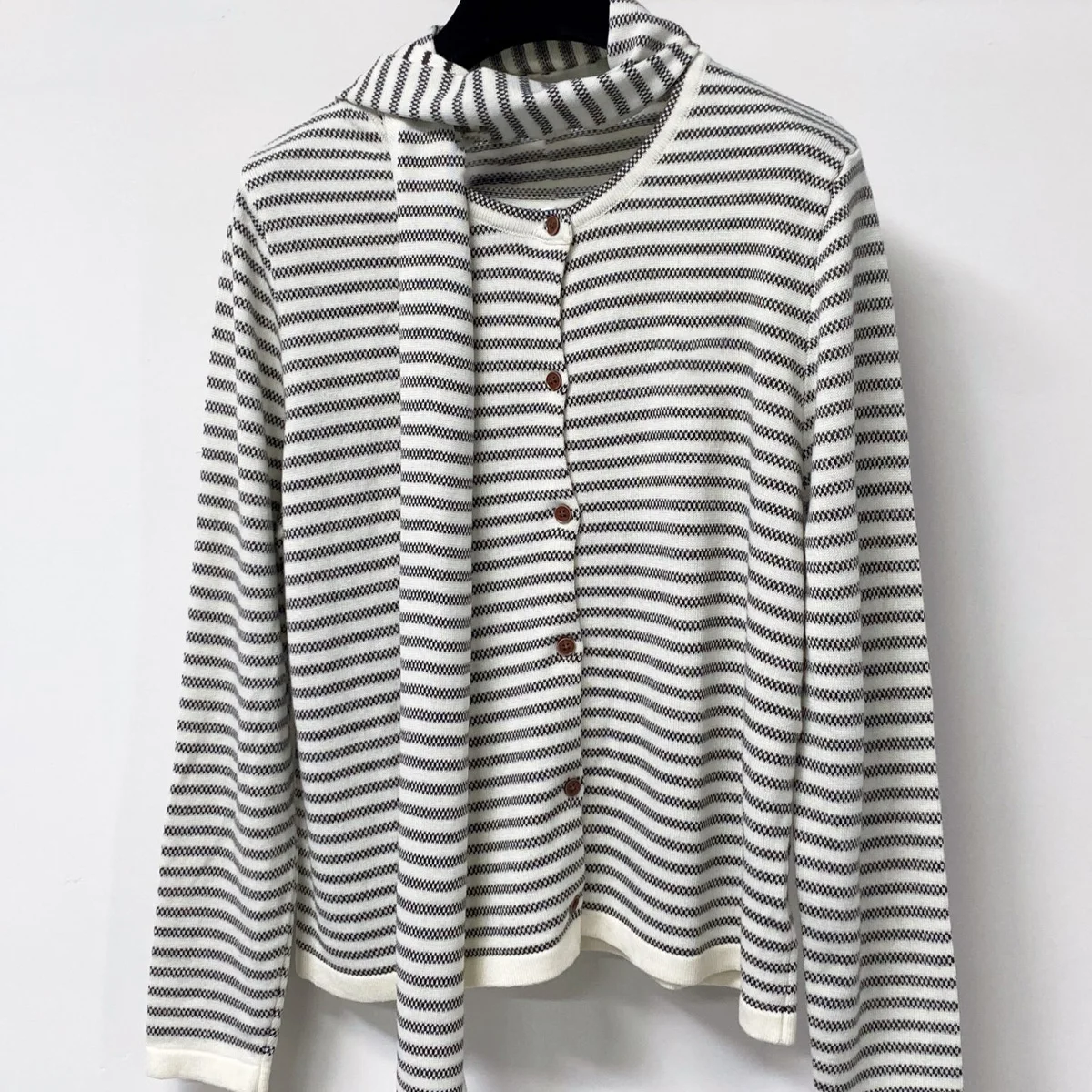 High Quality Women Round Neck Striped Knit Cardigan, Long Sleeve Single Breasted Outerwear With Matching Scarf lyt261013187