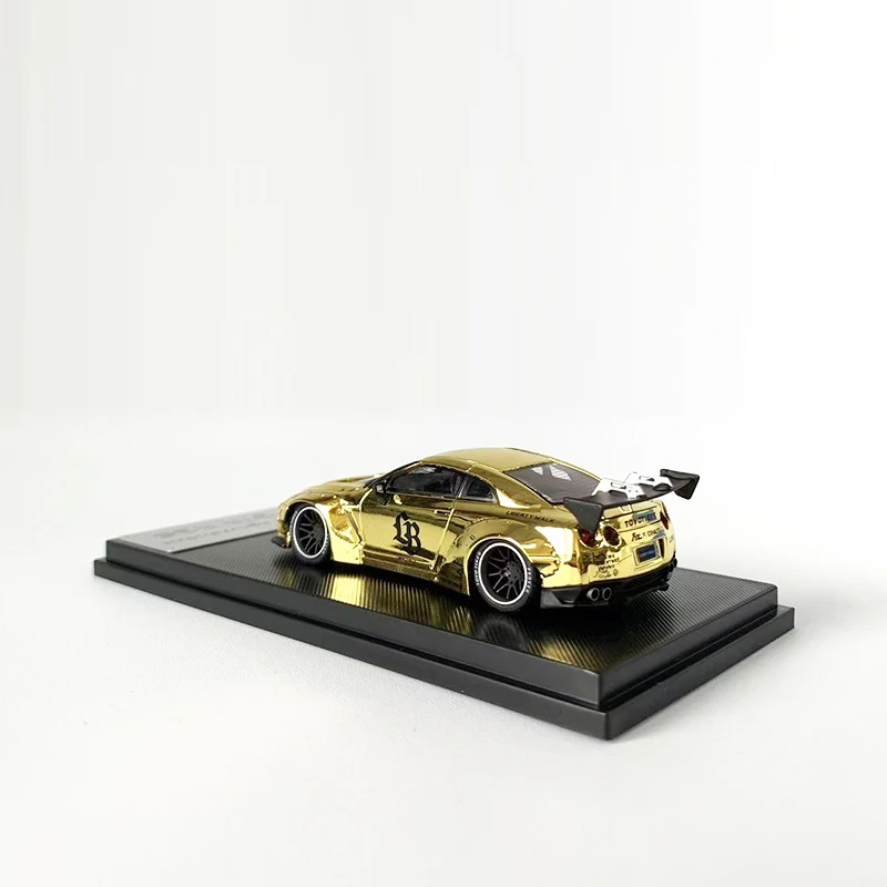 مجموعة سيارات موديل MC 1:64 GTR R35 LB ذات جسم عريض مصنوعة من خليط معدني - ذهبي كروم