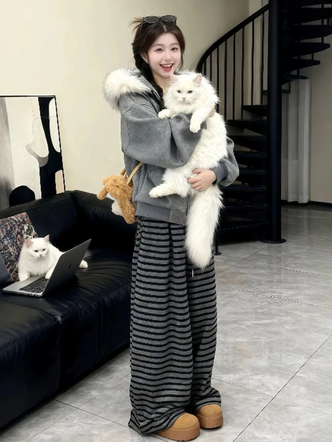 بنطلون نسائي واسع الساق من Laid-ba للخريف والشتاء 2025، جديد وناعم وعصري بخصر عالٍ وتصميم مخطط