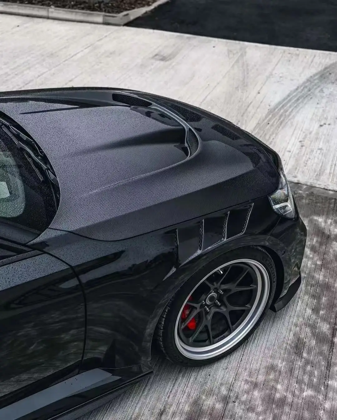 تعديل وترقية سلسلة BMW 3: غطاء صندوق السيارة من ألياف الكربون، المصدات، المصدات الأمامية والخلفية، الجناح، والناشر.