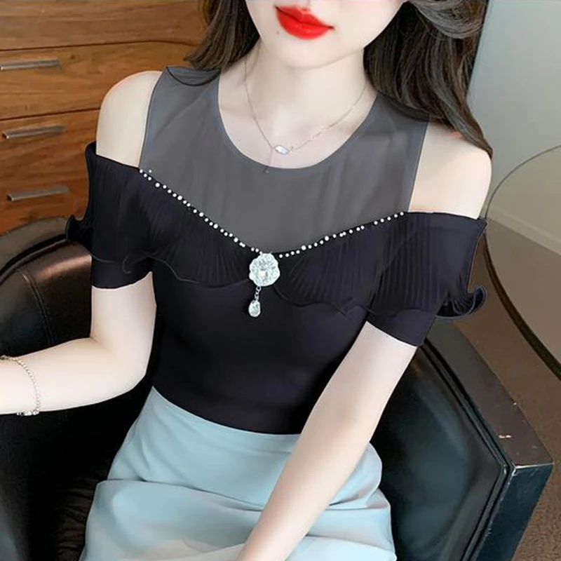 Chemisiers blancs élégants à épaules dénudées pour femmes, mode coréenne Y2k, vêtements Slim à volants, chemises Sexy pour dames, hauts courts décontractés, été 2025