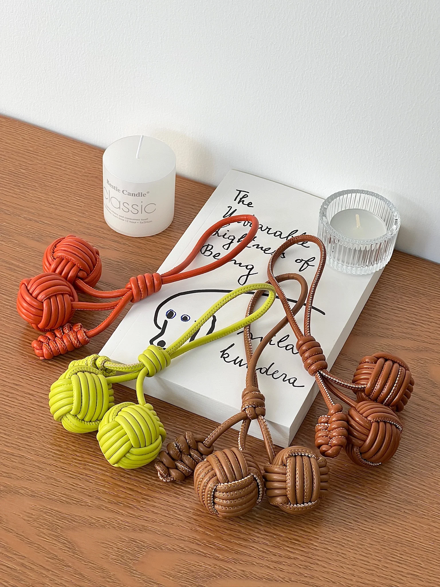 

Exquisite lovely snowball exquisite craft multi-color design spherical pendant pure hand-woven creative women's clutch pendant