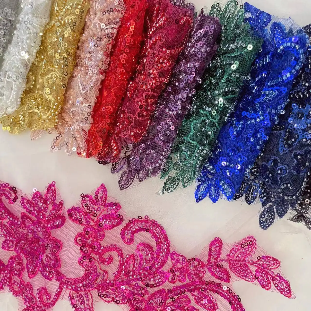 10 Stück/2 Stück. Bestickte Spitze mit mehrfarbigen Perlen, elegantes Hochzeitskleid, funkelnd und glänzend, DIY-Nähdekoration für Kleidung. – Detail 3