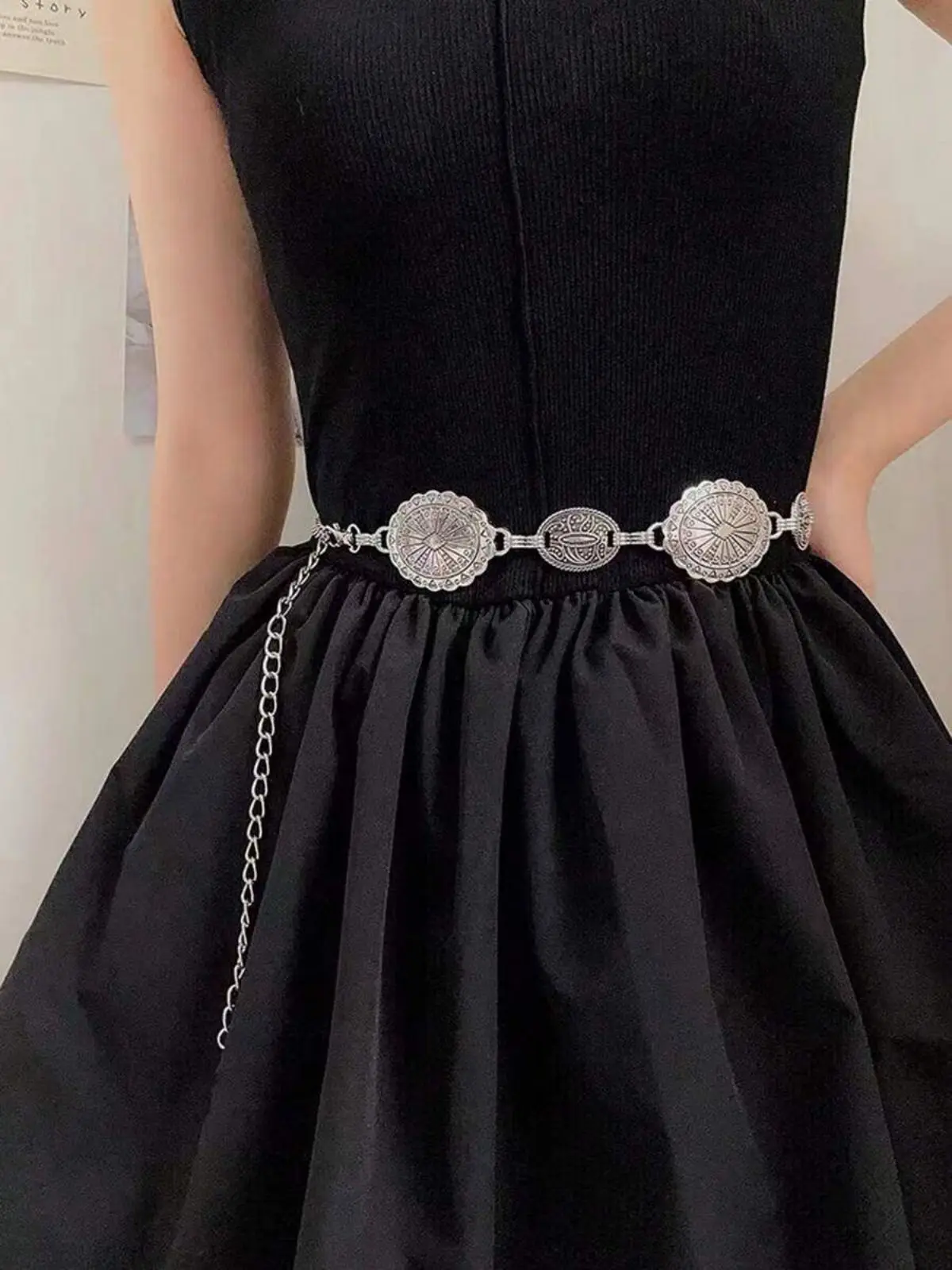 Women's Bohemian Style Waist Chain Belt With Vintage Metallic Chain Decoration Boho