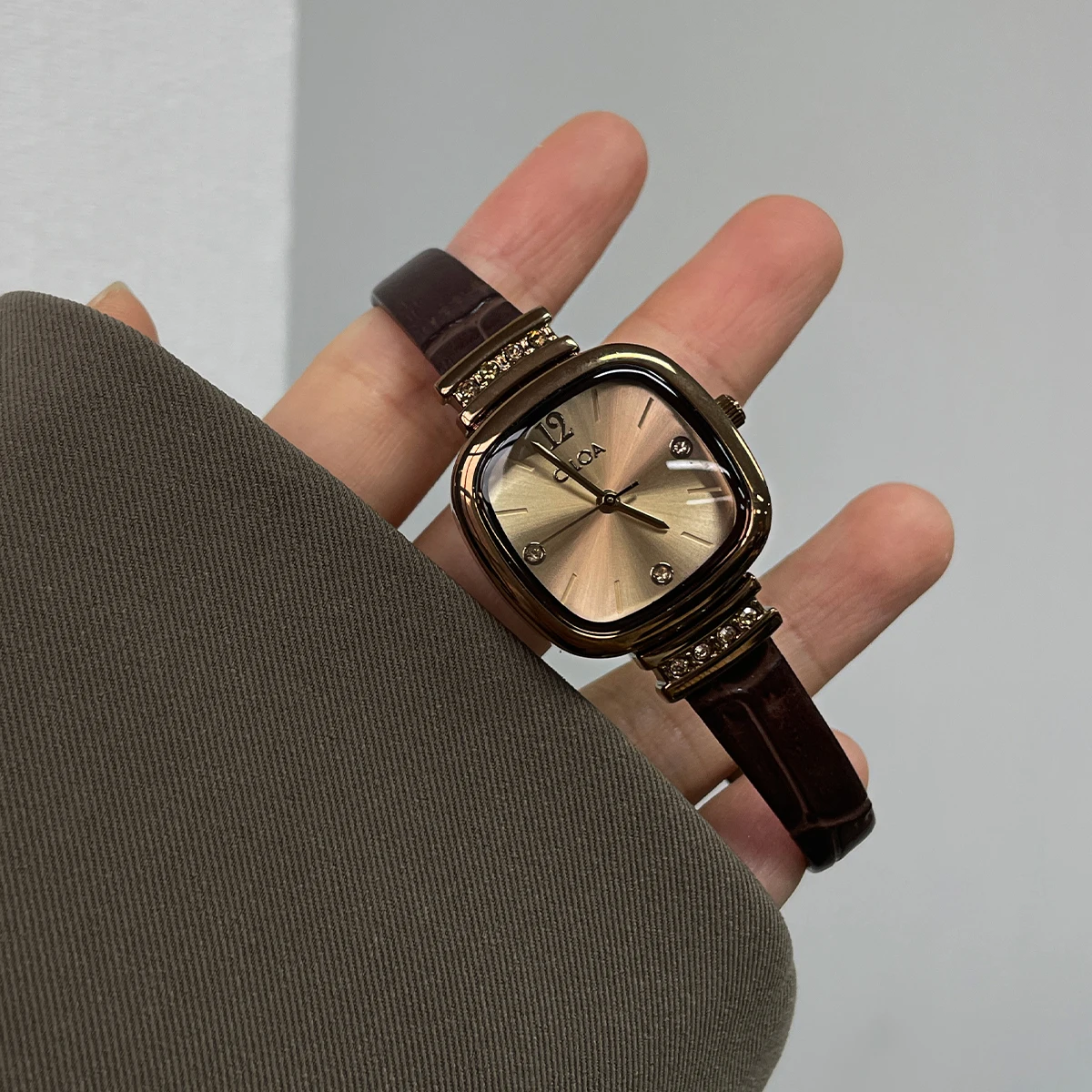 CILOA Retro Square Womens Quartz Watch Champagne Sunburst Dial Rhinestone Joint Decor Brown Crocodile Texture Leather Strap Elegant Wristwatch
