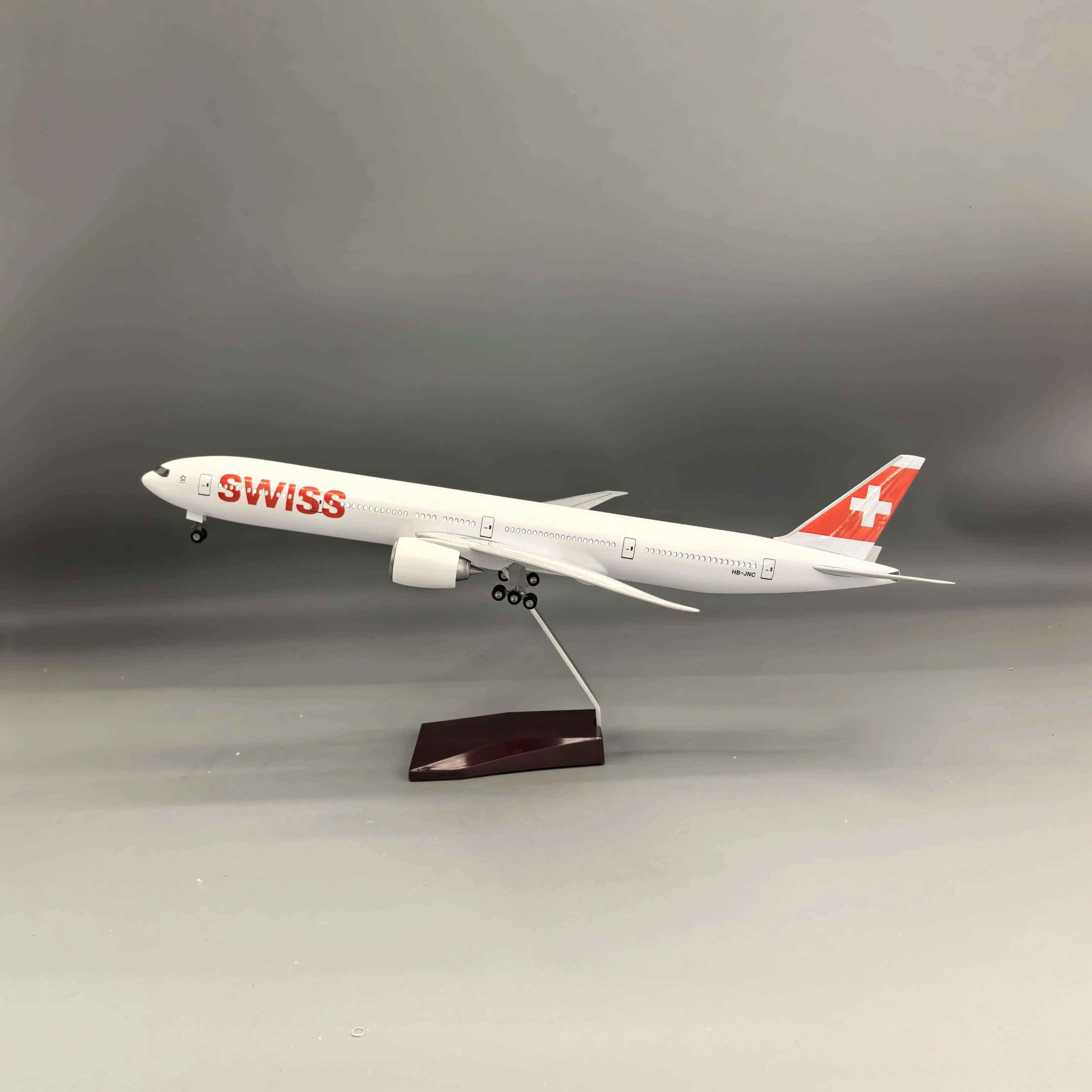 1/157 Scale Plane B777 swiss airlines Simulation Resin Finished Model Collectible Gift Airplane diecast With LED Light & Wheels