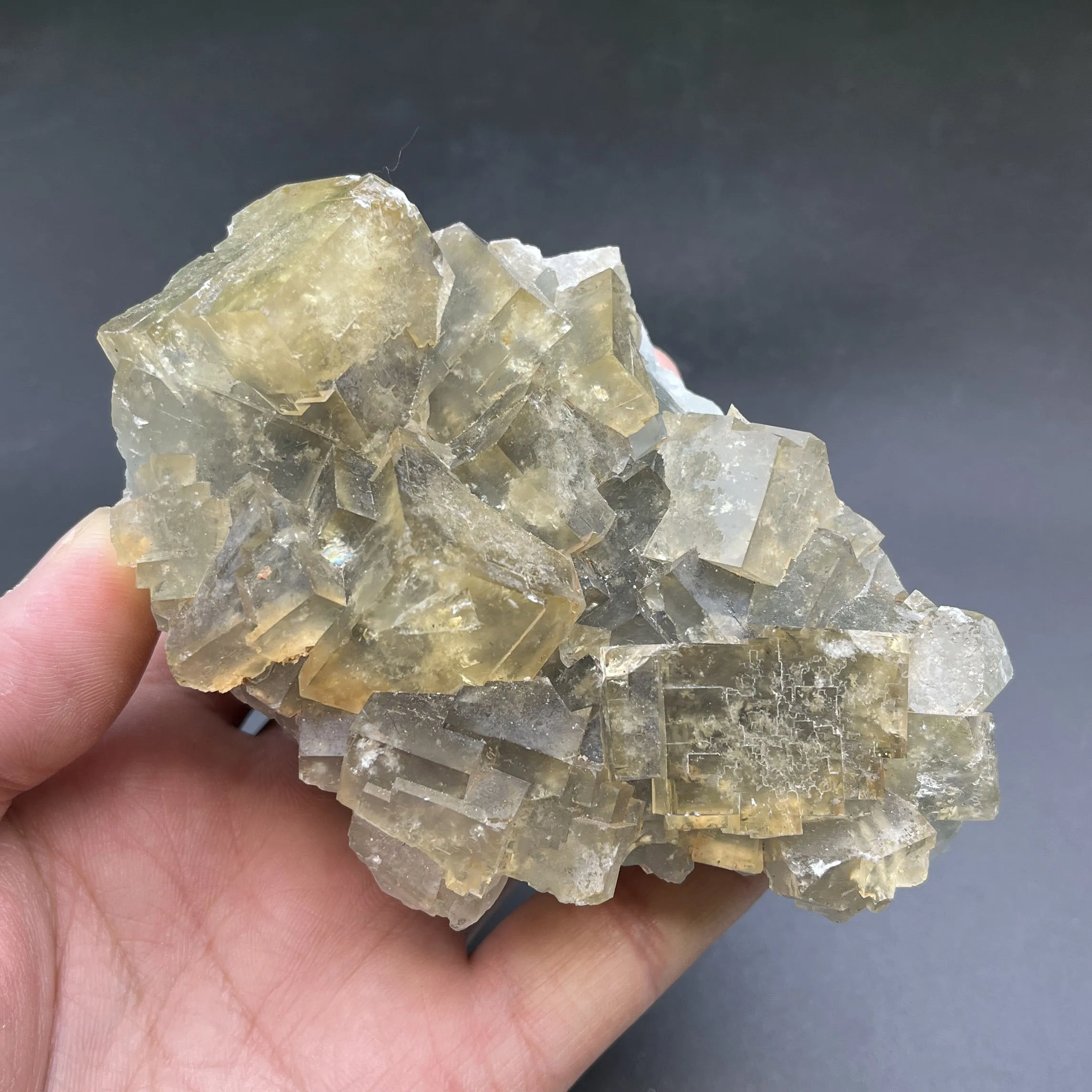 Natural Beijing yellow fluorite quartz crystal mineral specimen yellow edge blue heart fluorite