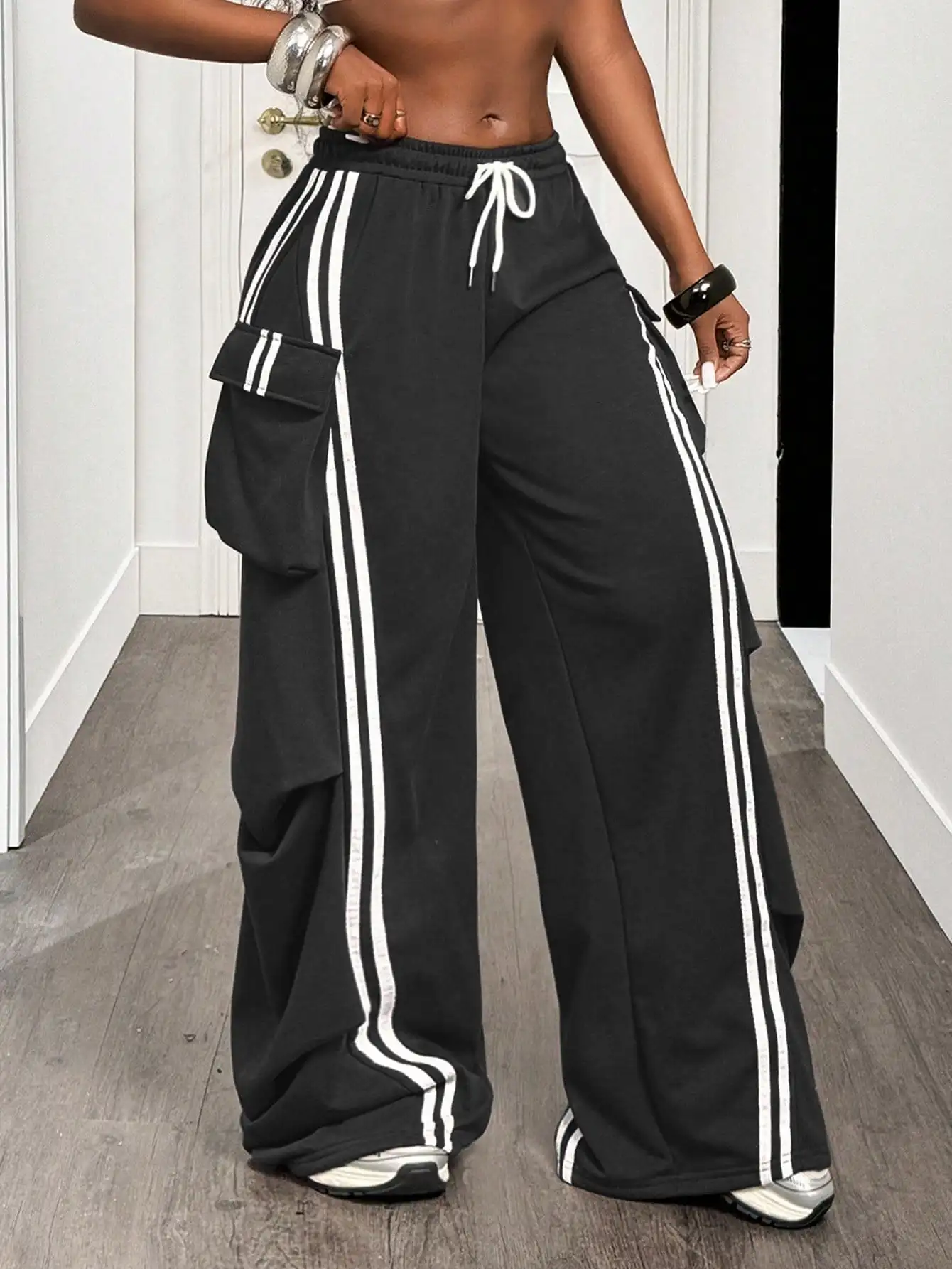 Women's Side Striped Wide Leg Cargo Pants Drawstring Elastic Waist Loose Sweatpants Yoga Joggers Streetwear