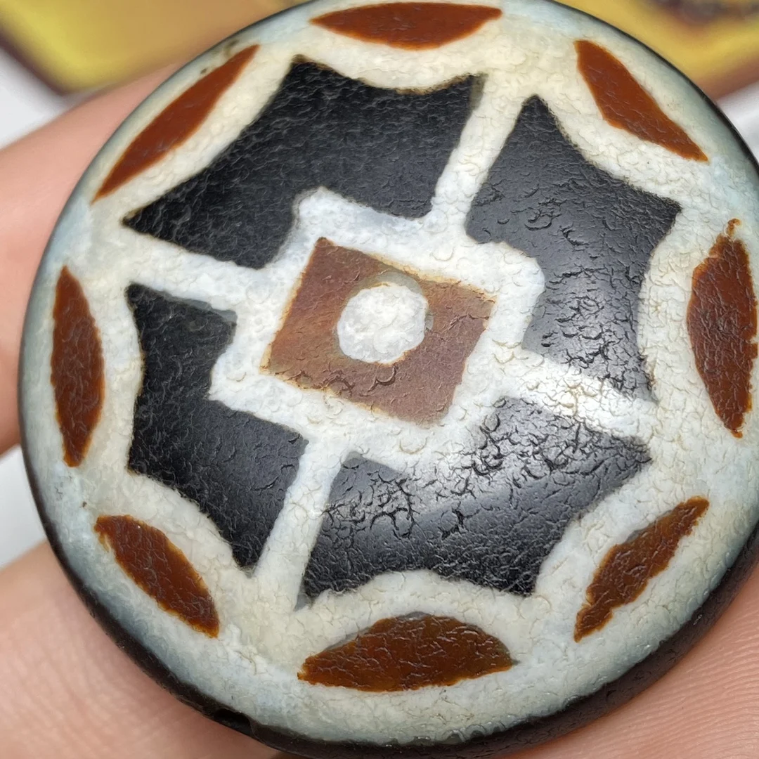 

Old material Tianyan stone, inlaid with ancient silver wire, amulet Buddha pendant, collectibles, accessories, cultural toys