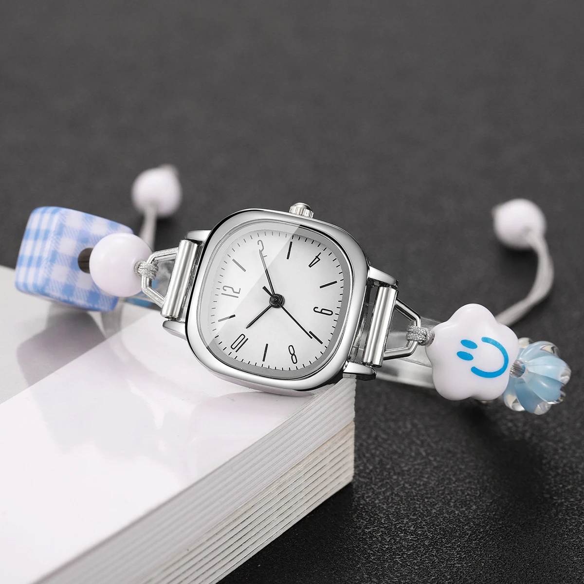 New College Style Women's Watch Sweet and Diversified Student Leisure Pulling Rope Strap Quartz Watch (Box Not Included)