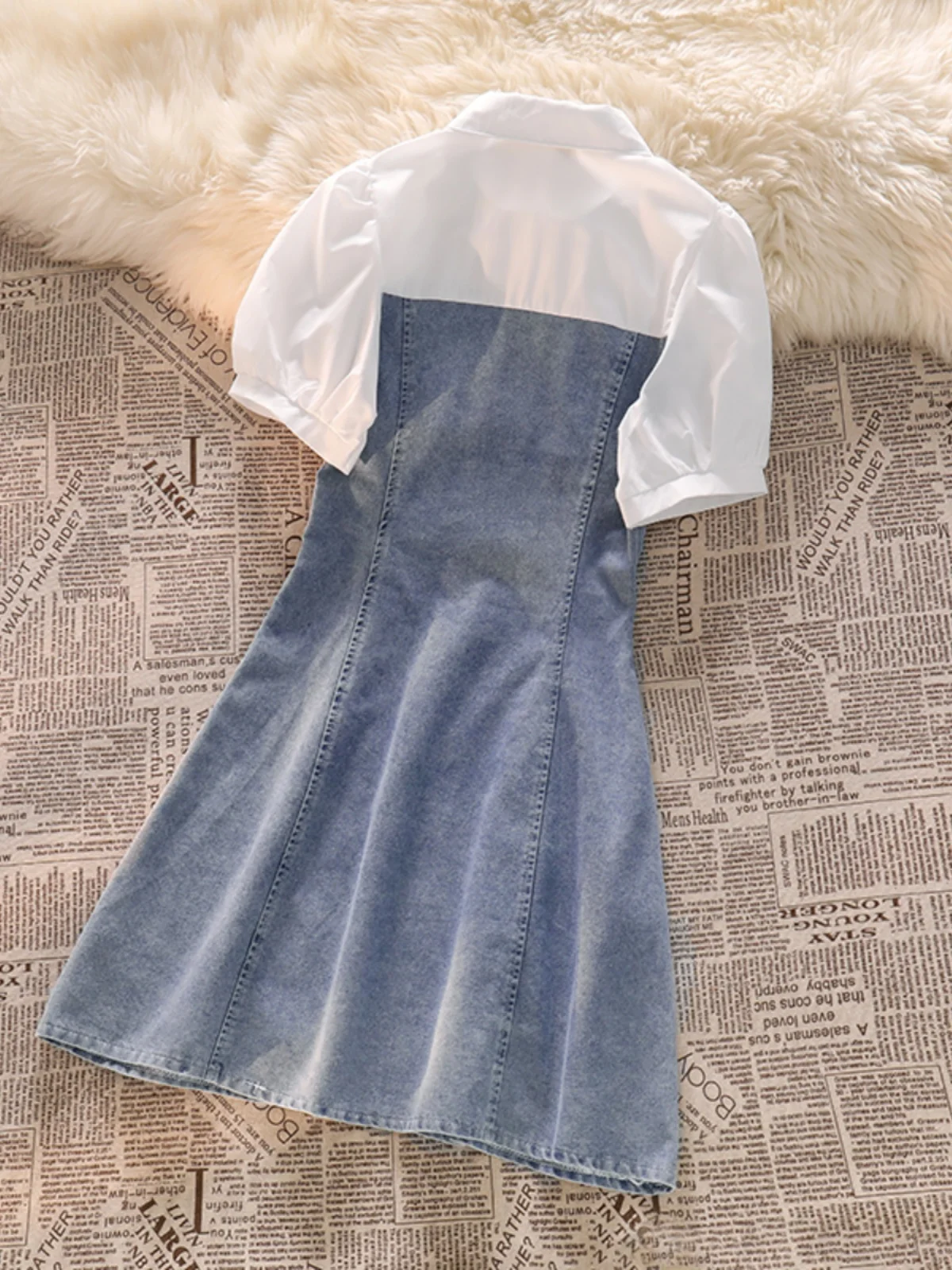 Vestido vaquero falso de dos piezas para mujer, novedad de verano, Vestido corto con cuello vuelto hueco, vestido acampanado de manga corta abombada con una botonadura