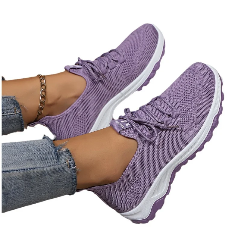 أحذية رياضية كاجوال مسطحة كاجوال للربيع والخريف مقاس كبير برباط شبكي خفيفة الوزن ومريحة للنساء