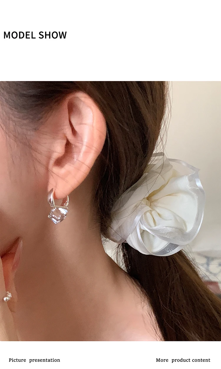 Quadratische Zirkonia-Huggie-Ohrringe, Silberbeschichtet, Blaue Klare Kristall-Creolen, Eleganter Alltagsschmuck für Frauen, Geschenkidee – Detail 4