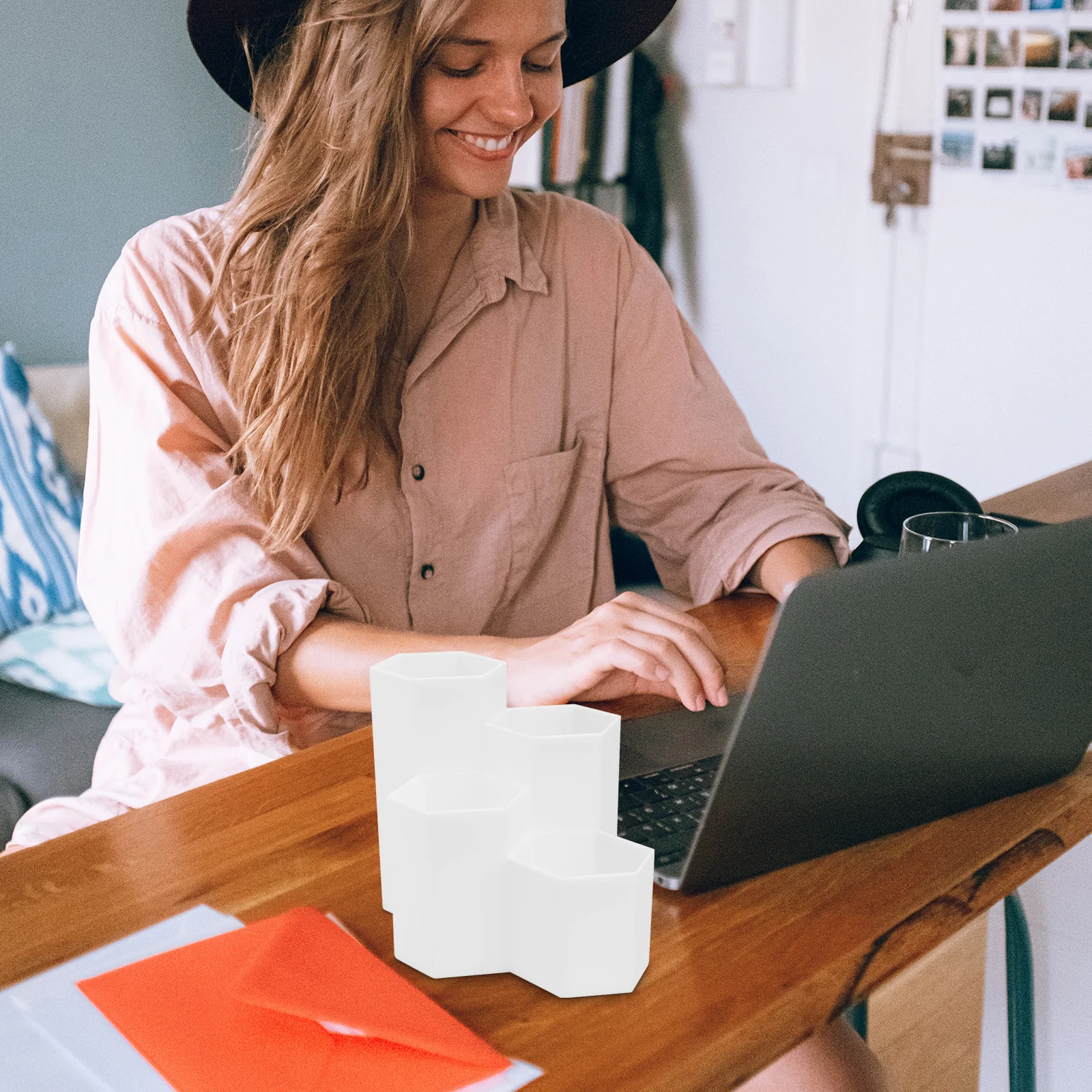 

Hexagonal Pen Holder Desk Organizer for Makeup Penholder Cute Container Plastic Pp Vanity Pencil Cup Student Caddy