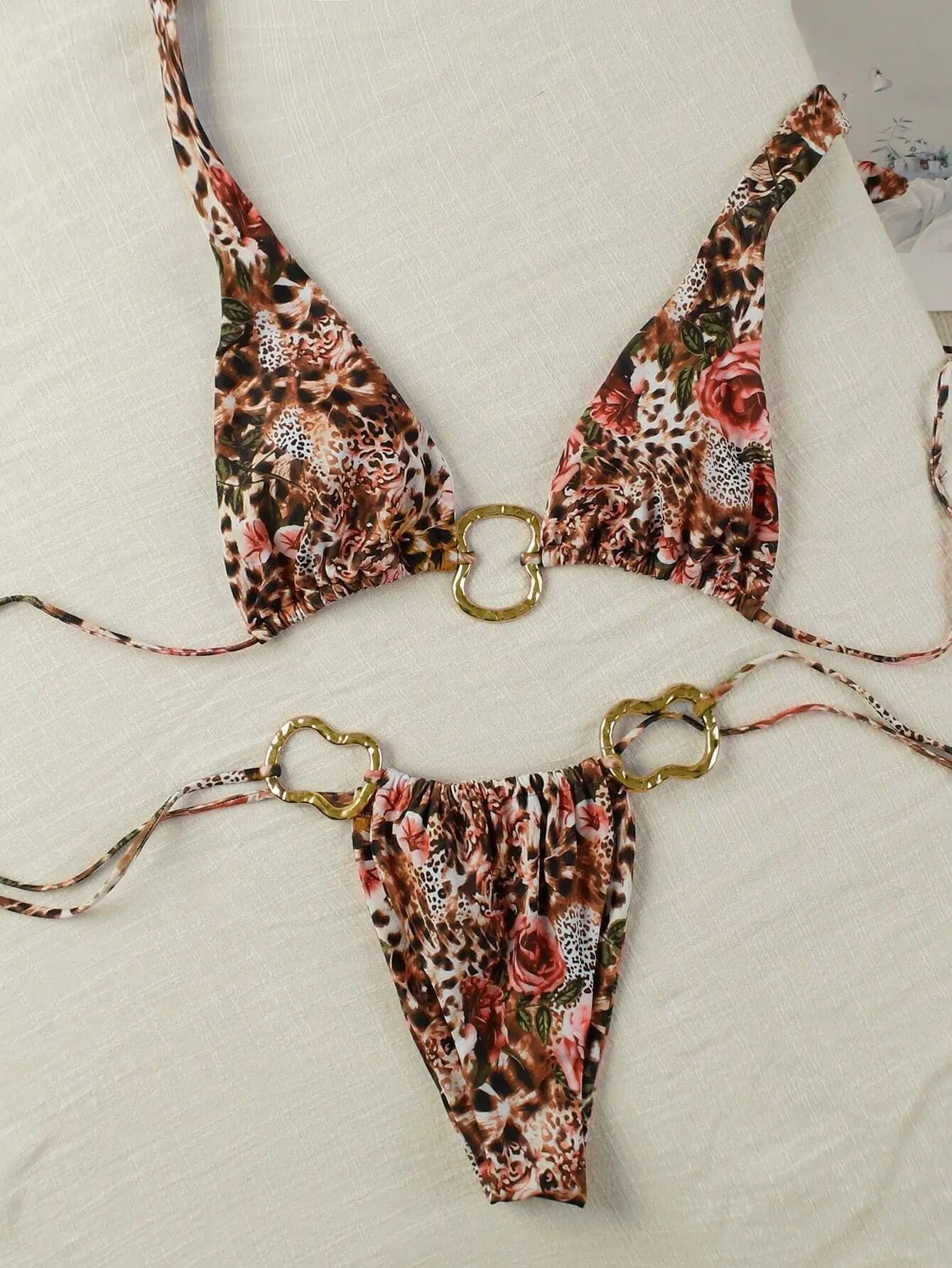 2025 nuevo conjunto de Bikini Sexy con correa de Color sólido estampado de cintura baja moda mujer traje de baño con cuello colgante traje de baño de playa para mujer