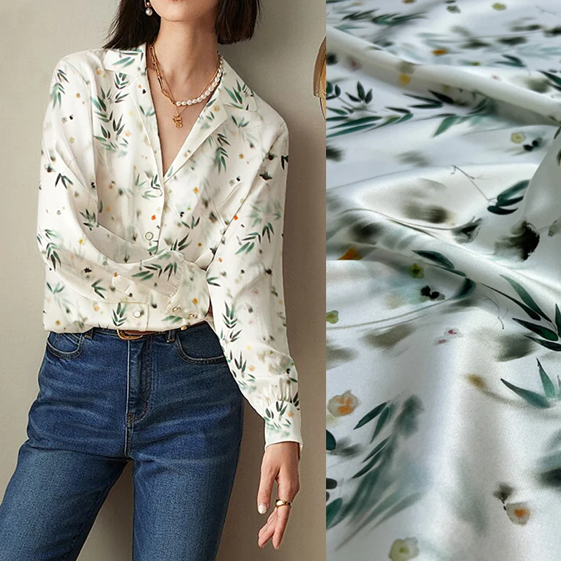 

Шелковая атласная ткань с принтом зеленых листьев на белом фоне, ширина 140 см, 20 мм, эластичная гладкая ткань для летних платьев D1524