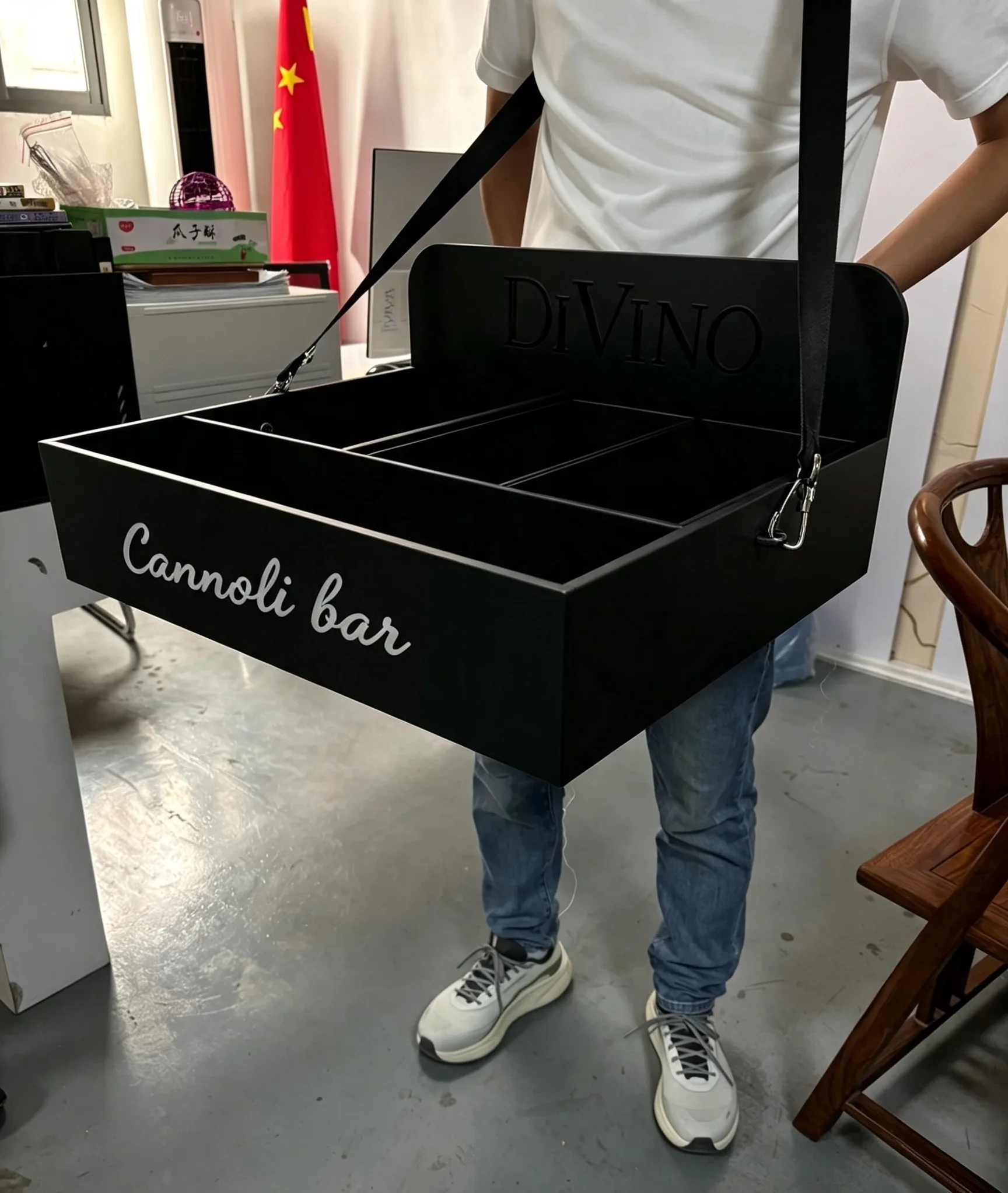 Factory directly Acrylic Wedding Banquet Portable Shoulder Strap Dessert Display Tray Serving Cart for Tiramisu Cannoli Pastry
