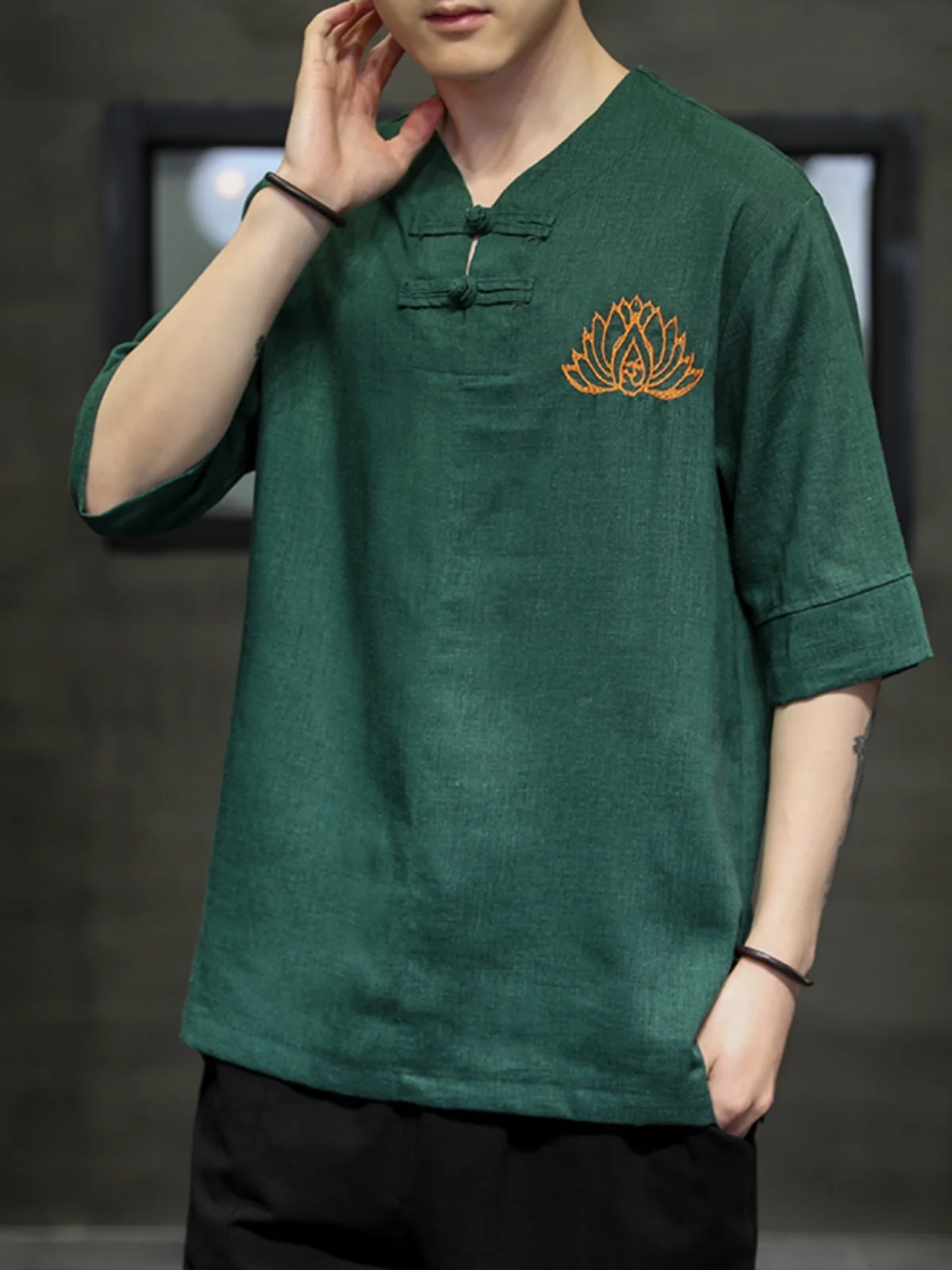 

Мужская летняя тонкая футболка с V-образным вырезом и вышивкой, модная брендовая улучшенная модель в стиле Ханьфу с коротким рукавом