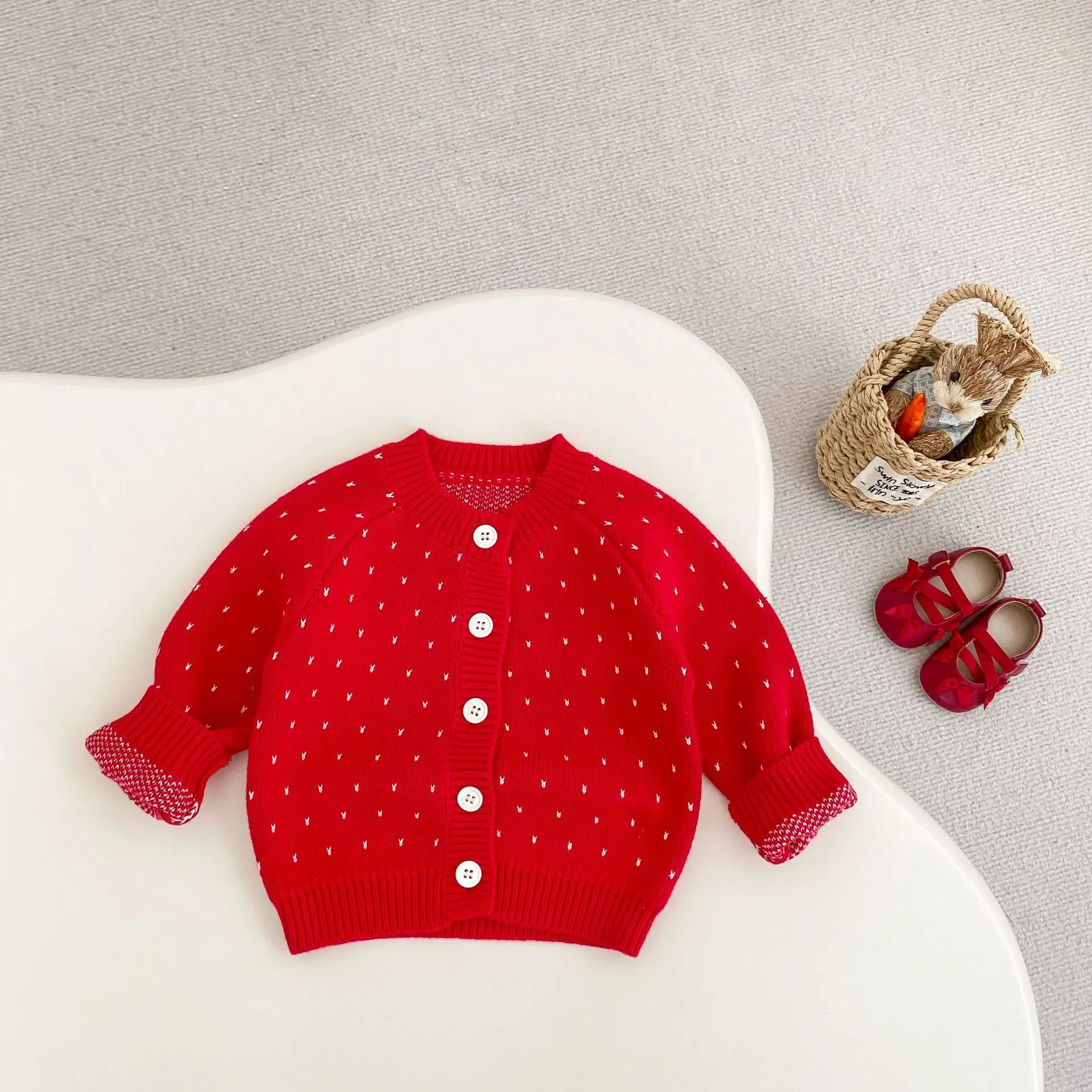 

New autumn baby clothing for 0-3 years old, baby girl treasure small jacquard red knitted long sleeved round neck cardigan