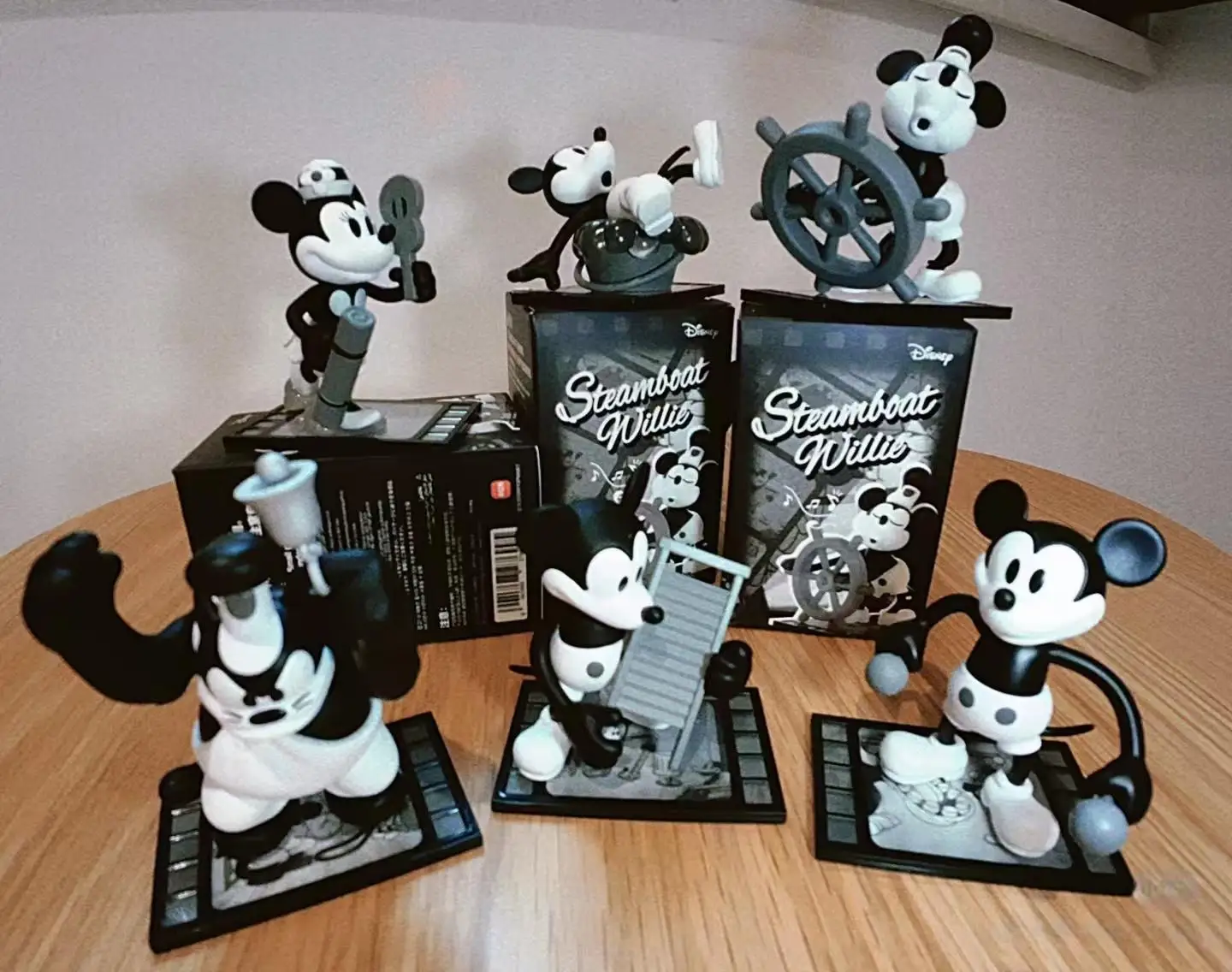 

Оригинальный Popmart Disney Willy Steamboat Series, слепая коробка ручной работы, модные игрушки, рождественский подарок, украшение, черно-белые цвета