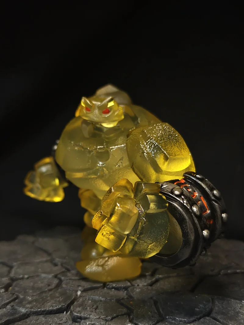 World of Warcraft Element Transparent Golden Stone Man Garr Figure Earth Element Painting Finished Model GK Statue