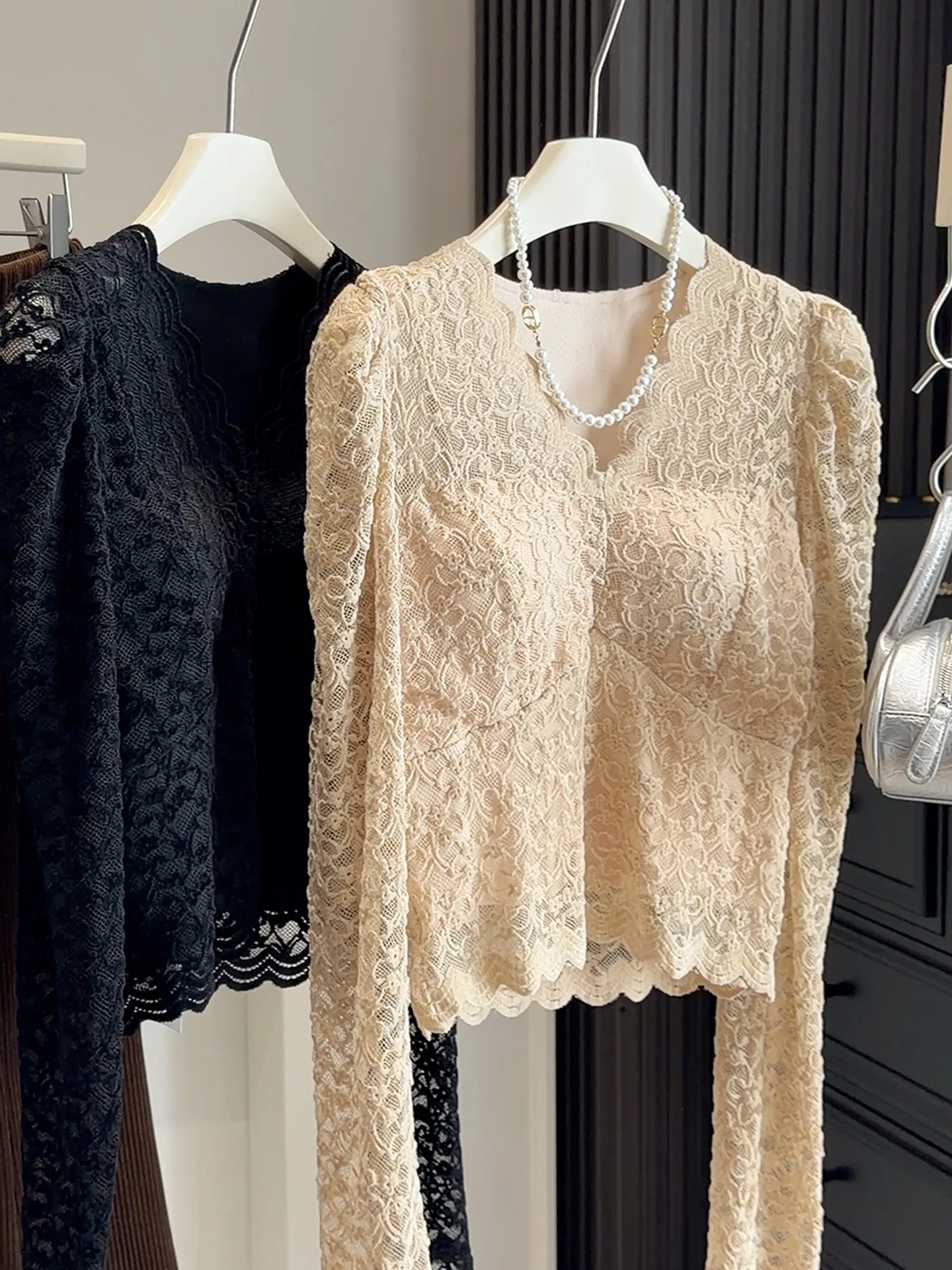 Elegant White Lace Base Shirt For Women New Spring Autumn V-neck Sheer Casual Fleece-lined Thickened Blouse Beige Black Cooffe