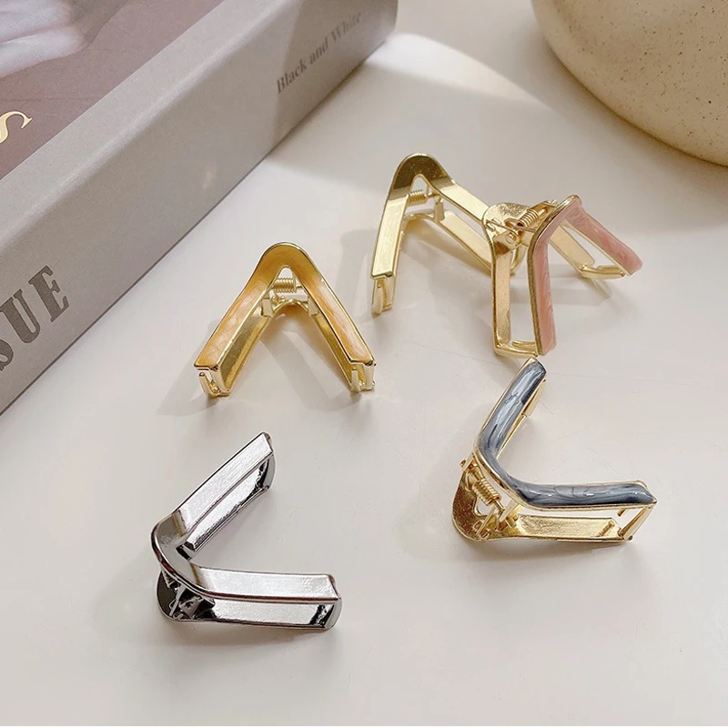 New Vintage Ladies Triangle Hair Clip Fashion Deep V Small Hair Clip Ins Korea Headdress Exquisite Female Accessories