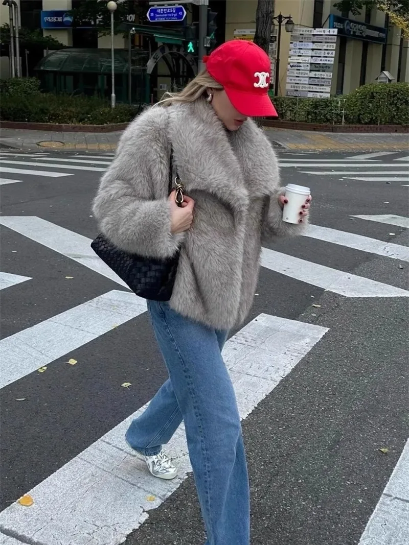 2024 Winter New Fashion Gradient Fluffy Fur Coat Women High Street Luxury Big Fur Collar Faux Fox Fur Jacket Female Overcoats