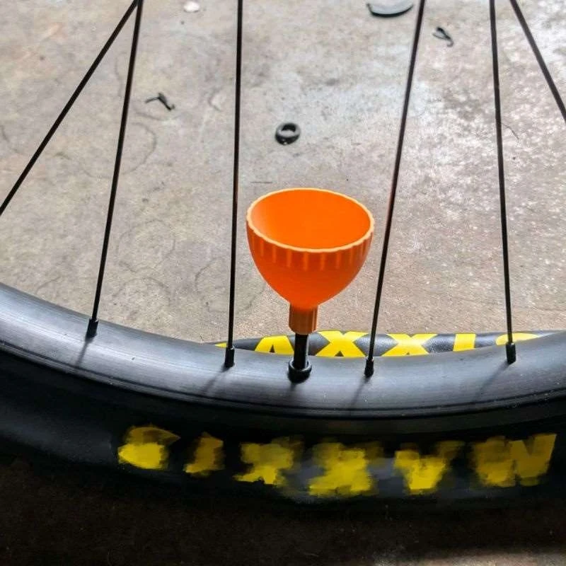 Tubeless Bike Tire Sealant Funnel, Easy Pour Bicycle Wheel Repair Inject Funnel MTB Road Bike Tyre Maintenance Tool