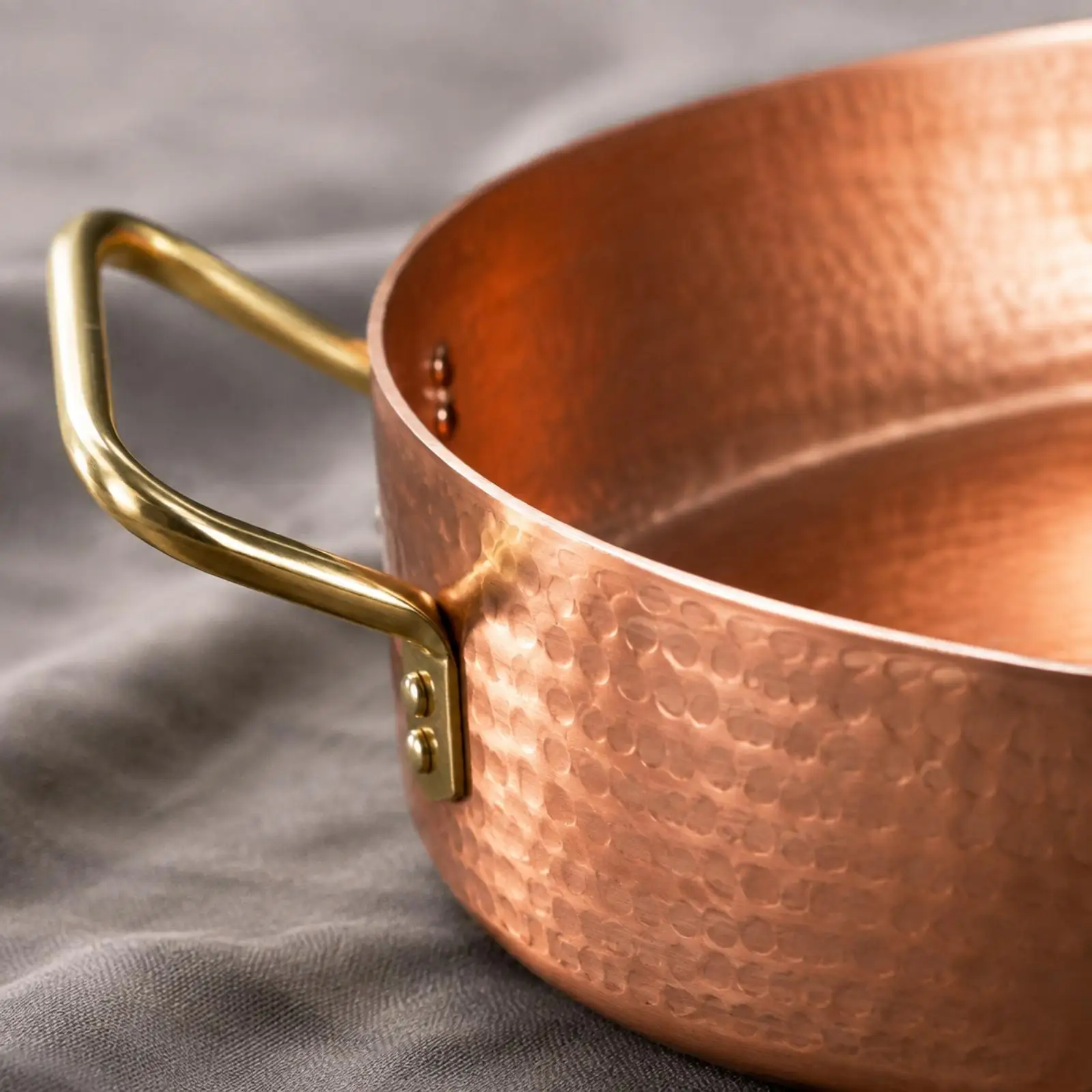 Thickened Hand Hammered Copper Oval Cooker for Simmering and Stewing with Side Handles for Home Kitchen Use
