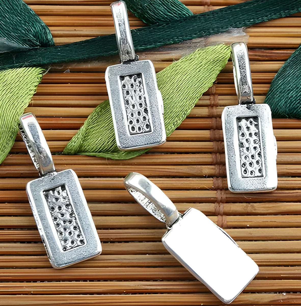 

20pcs 21x7m ,hole:7x4mm Alloy metal tibetan Silver simple pendants HWEF0114