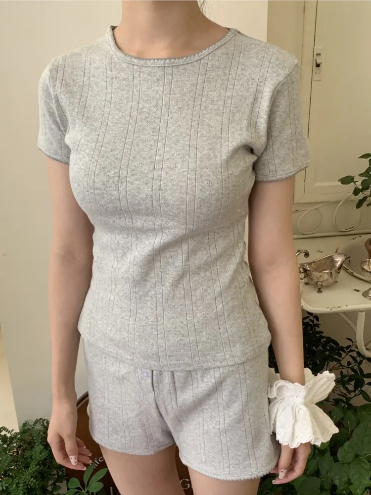 

Серая хлопковая футболка с люверсами, шорты, женский наряд с цветочным принтом и круглым вырезом, тонкие футболки + пуговицы, прямой свитшот, комплект из 2 предметов для дома