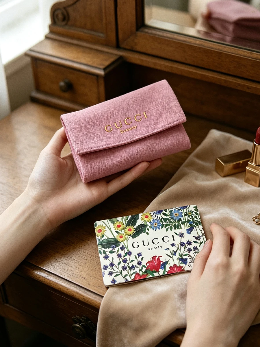 GUCCI Pink Fabric Flip Storage Pouch With Portable Makeup Mirror Floral Lining Snap Button Card Holder Pocket Cosmetic Bag For C