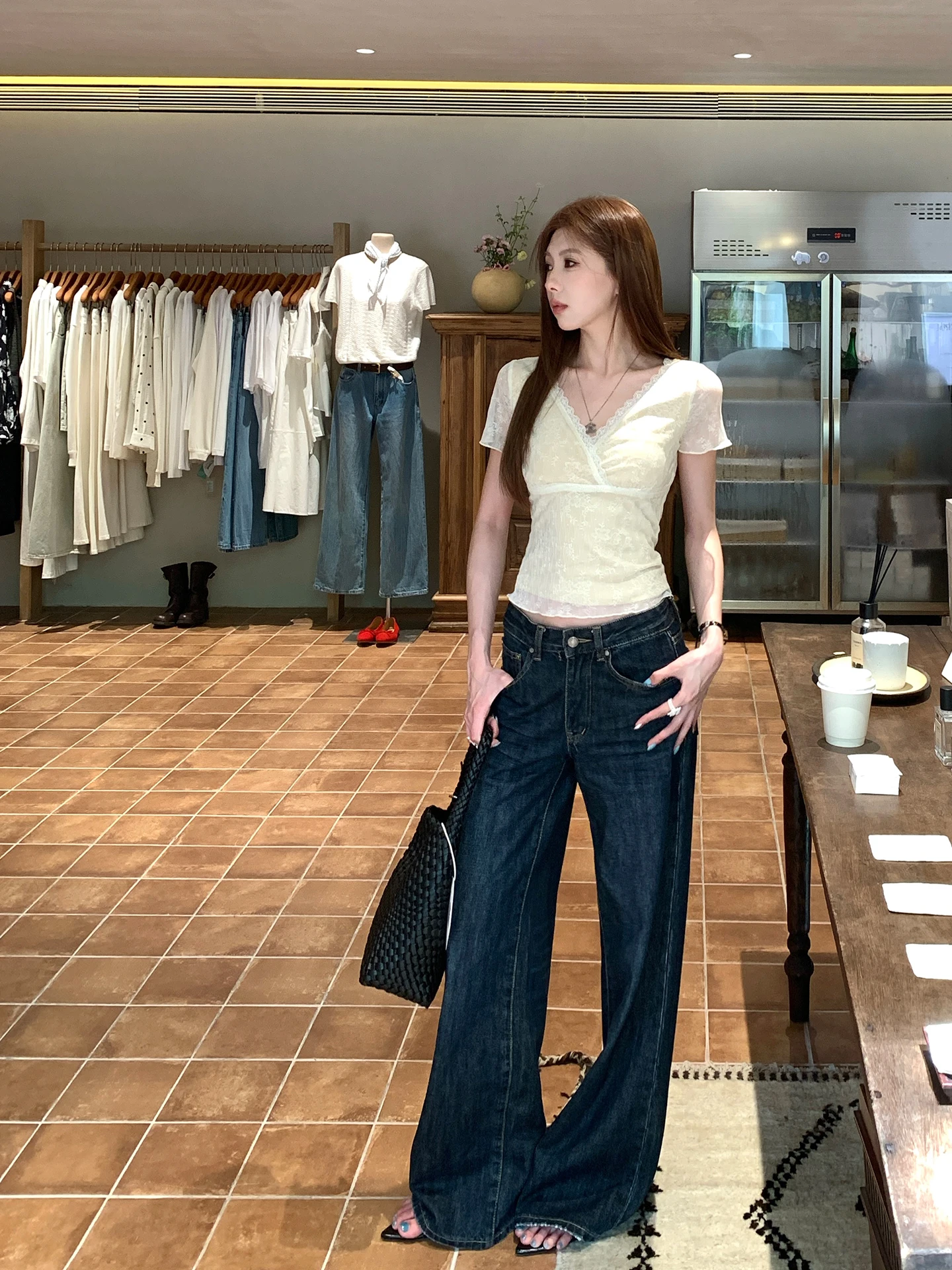 

LingLai Women's Lace Shirt Short Sleeve Slim Fit Waist Cinched V-Neck Summer Gentle Design Versatile Top Commute Style