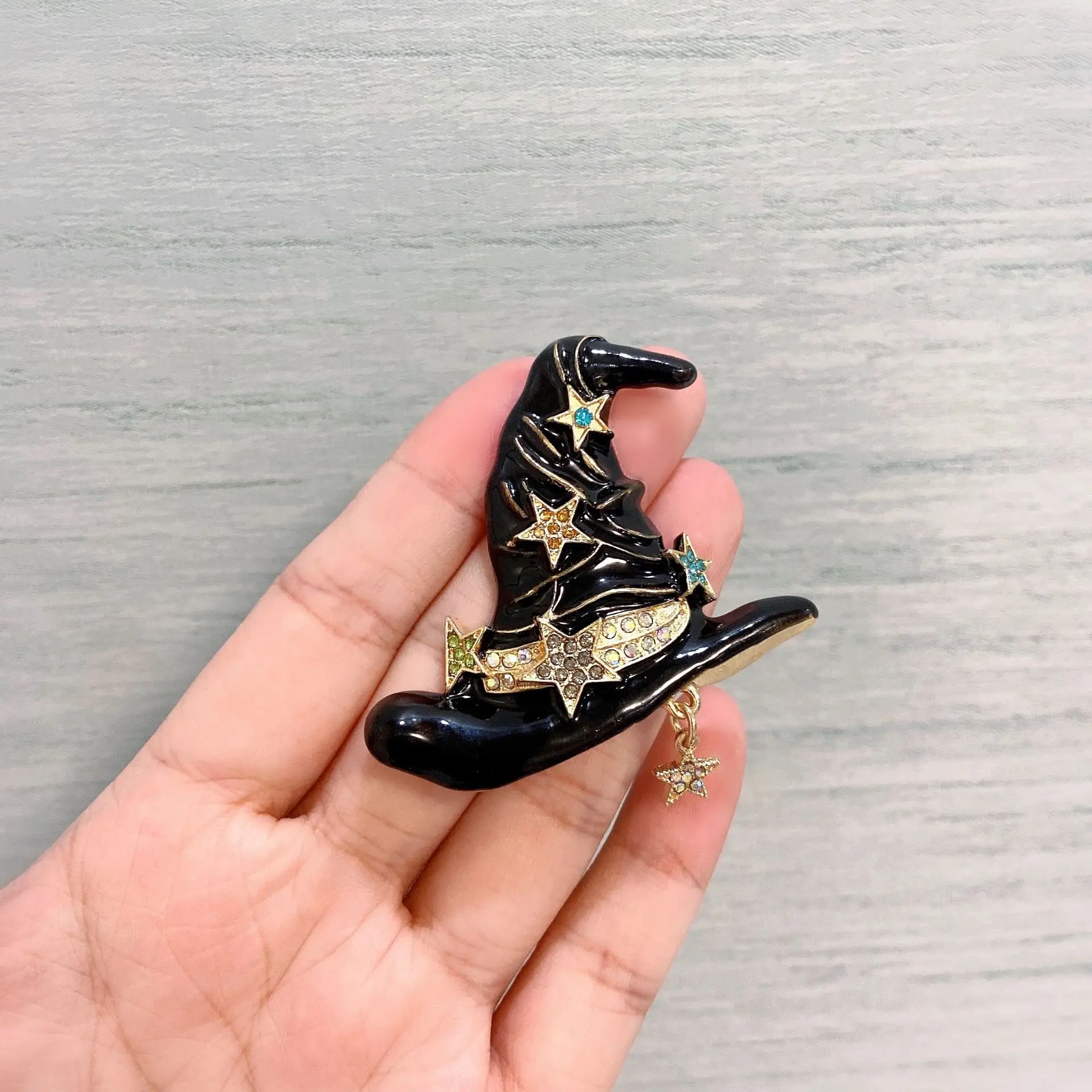 Halloween Brooches For Women Men Cartoon Enamel Black Metal Witch Star Hat Clothing Suit Bag Pins Funny Party Daily Jewelryw