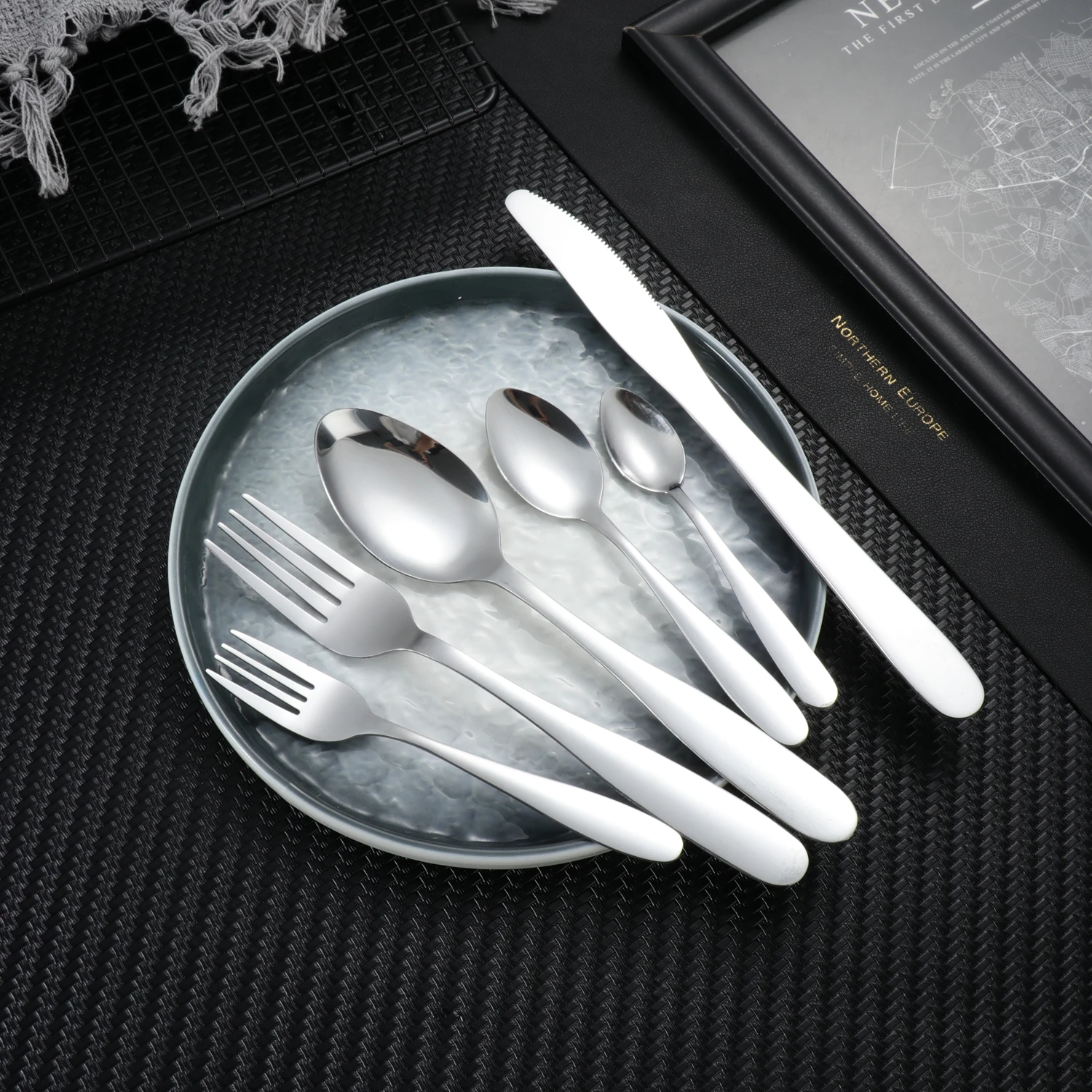 4/5/6/24pcs Stainless Steel Cutlery Set with Wide Handles Including Main Knife, Spoon, Fork, Dessert Spoon and Fork, Coffee Spoo