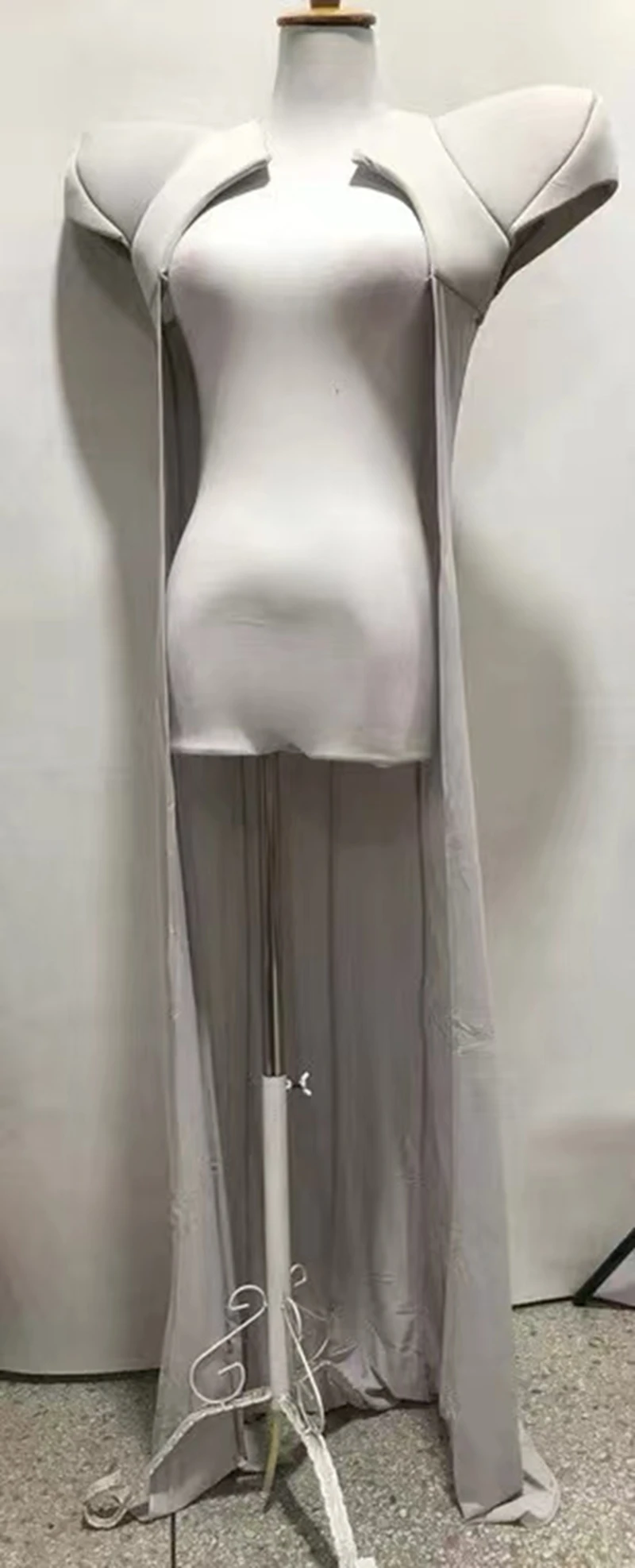 

Atmospheric Shoulder Pads Long Cloak Jacket Nightclub Bar GOGO Female Singer DS Lead Dance Singer Stgae Sexy Performance Outfit