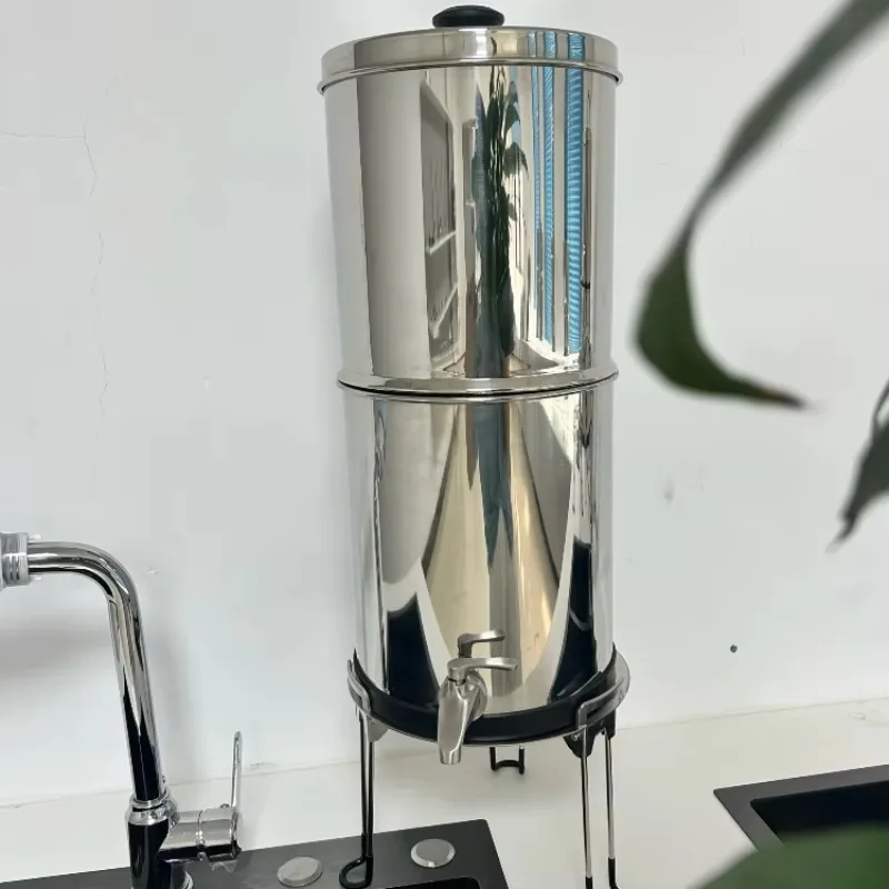 

Convenient Stainless Steel Countertop Gravity Water Purifier with Carbon Filter for Outdoor Use
