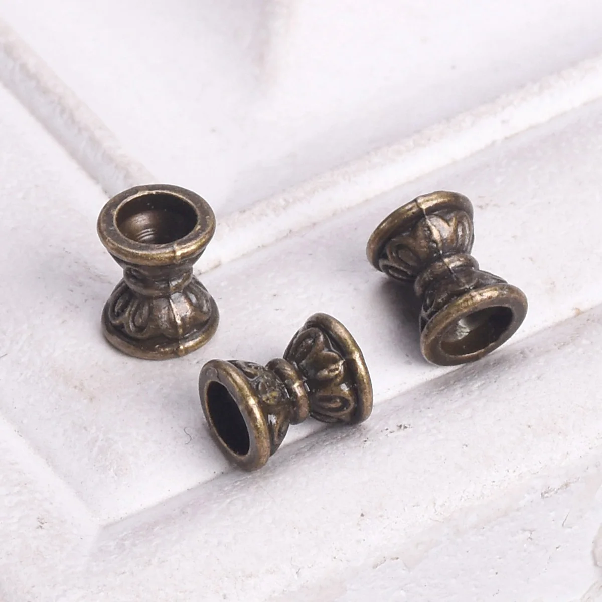 30pcs Hollow clessidra forma oro antico/argento tibetano colore 6.5x5.5mm perline distanziatrici in metallo sciolto per la creazione di gioielli fai
