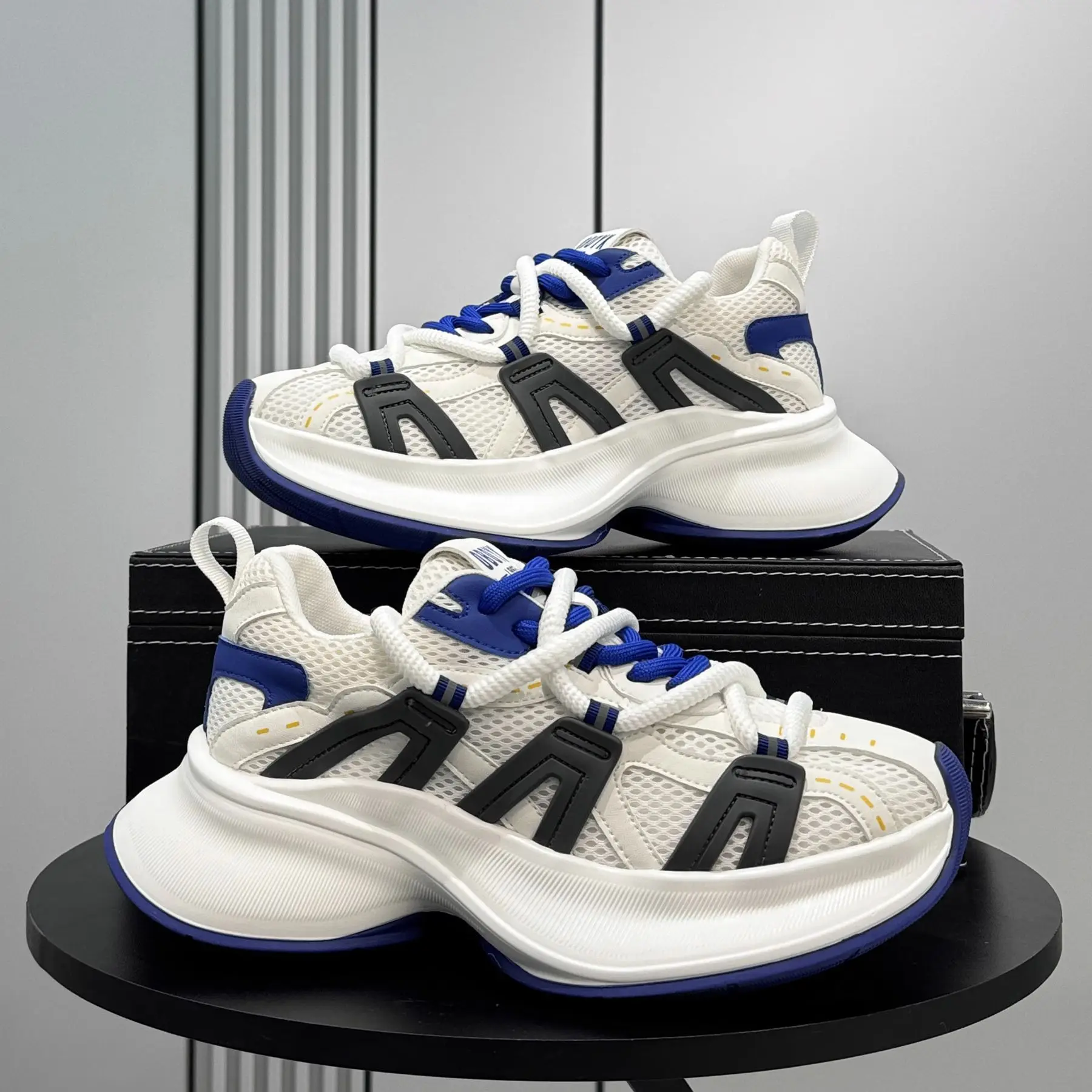 

2025 мужские кроссовки в стиле ретро на толстой подошве, уличная сетчатая спортивная обувь с низким берцем на шнуровке, модная корейская версия обуви для папы