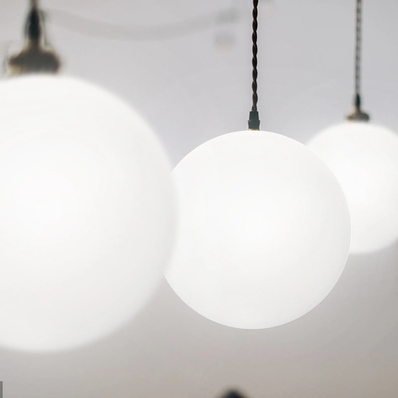 

2Pcs Round Ball Lampshade White Glass G9 Metal Screw Base Replacement Globes Frosted Glass Shades for Living Room