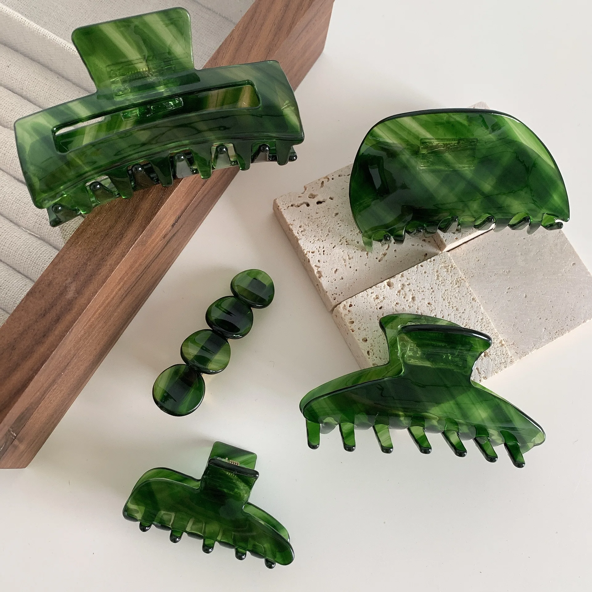 New Creative Design Green Geometric Hollowing Hair Clip Claw High Grade Acetic Acid Shark Clip For Woman Girls Wholesale