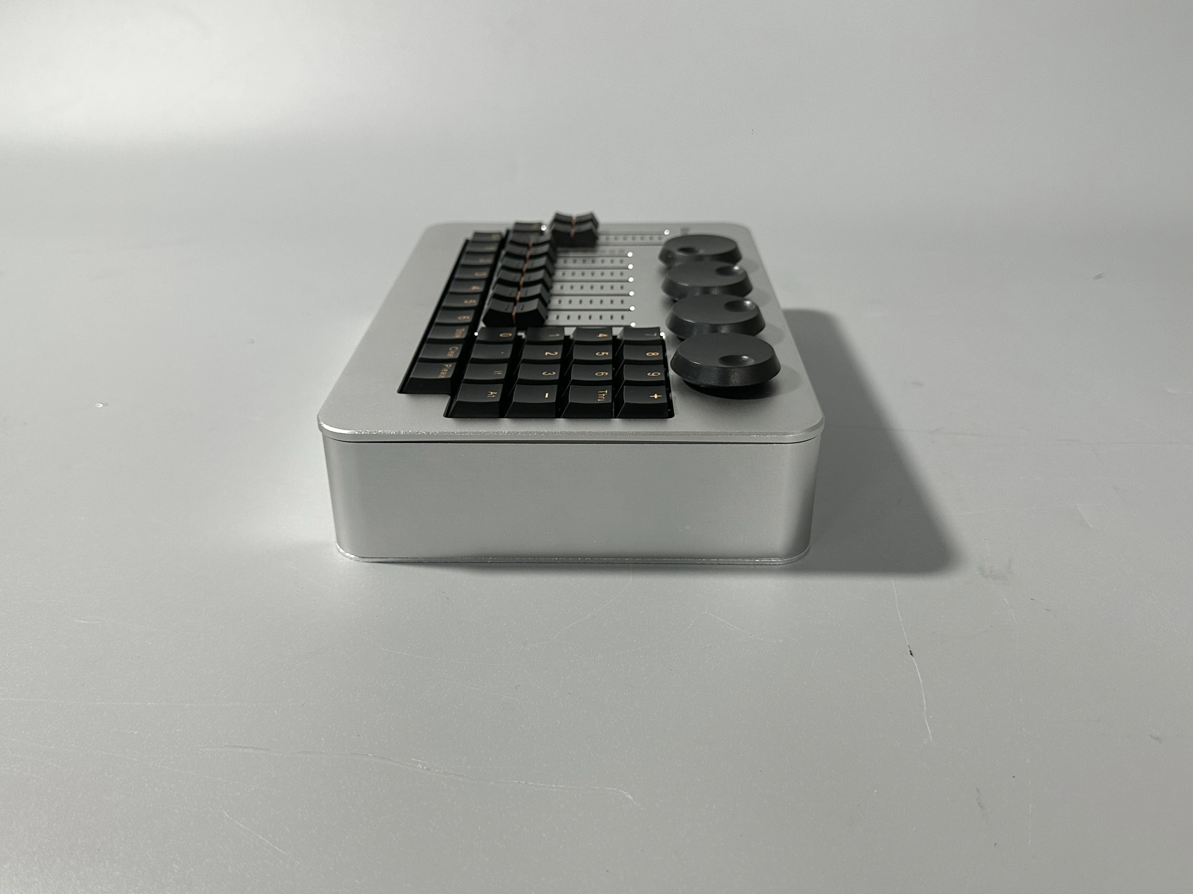جديد صغير القيادة الجناح المهنية المرحلة ضوء تحكم على PC المرحلة الإضاءة Dmx512 وحدة التحكم الكبرى تأثير الإضاءة الزفاف