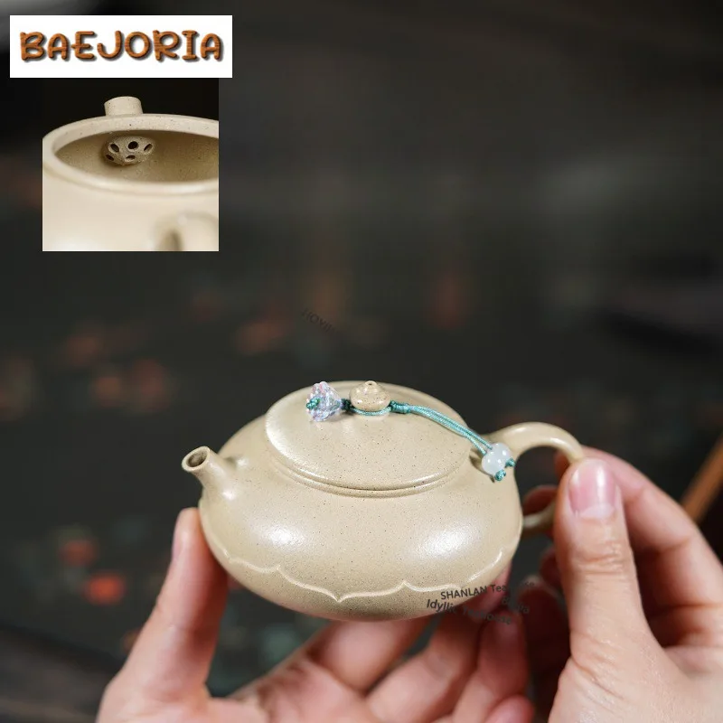 

Чайник из исинской фиолетовой глины ручной работы, 140 мл, высококачественный, с узором «Лотосовые лепестки», из необработанной зеленой глины Бэньшань, с ситечком, набор для чая Zisha