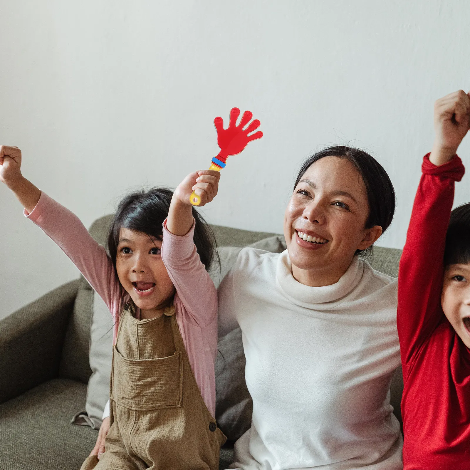 

24 шт. ручных погремушек с гладкими краями из безопасного АБС-пластика, портативные генераторы шума для спортивных игр, вечеринок, карнавалов, фестивалей, детских мероприятий
